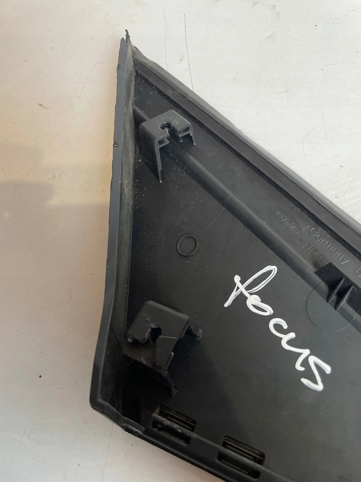 Couvre trojkat de couverture Aile Gauche Avant Ford Focus MK3
