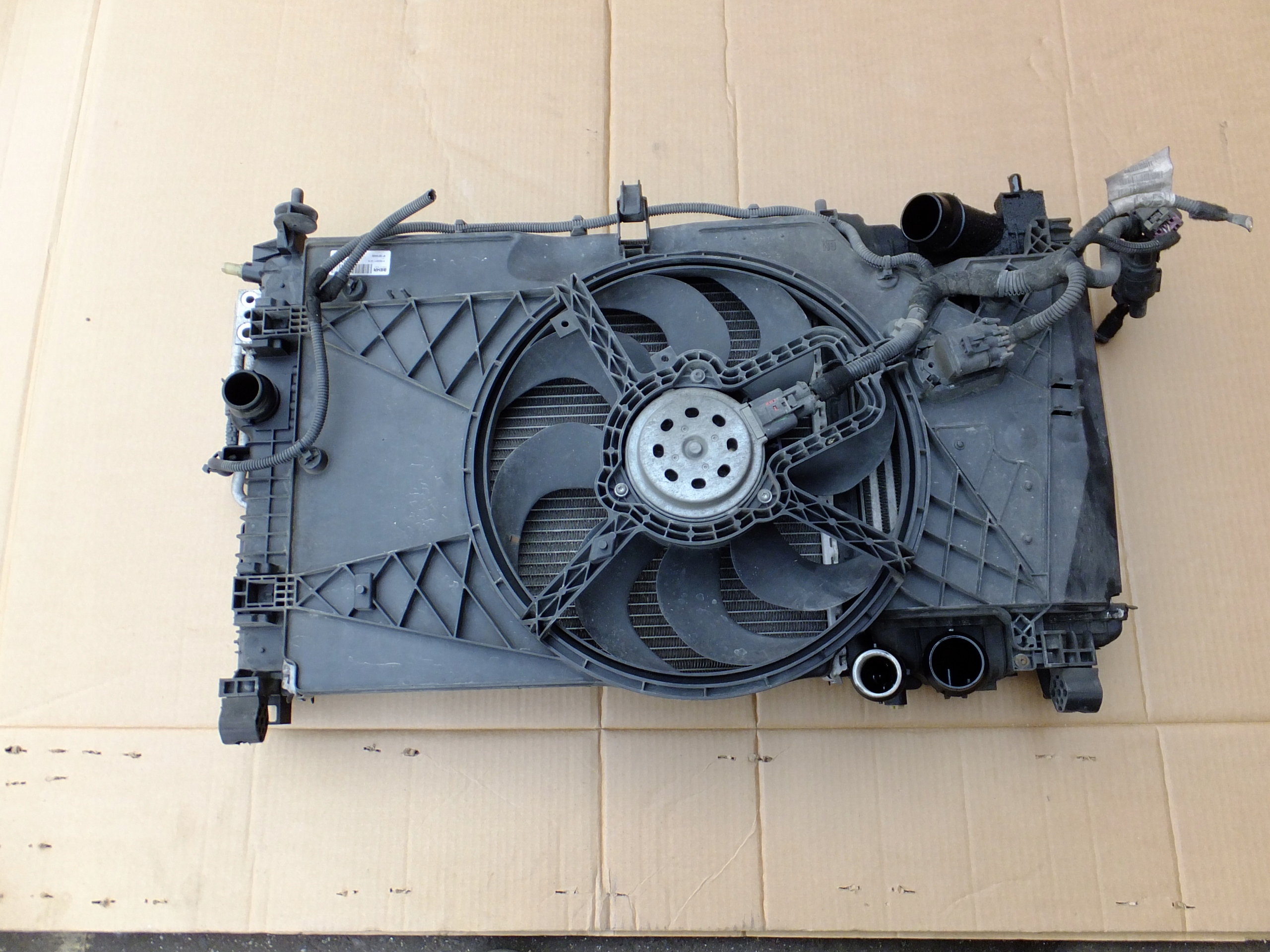 ventilator chodnica klimy vode komplet opel meriva B 1,3 cdti 2010r
