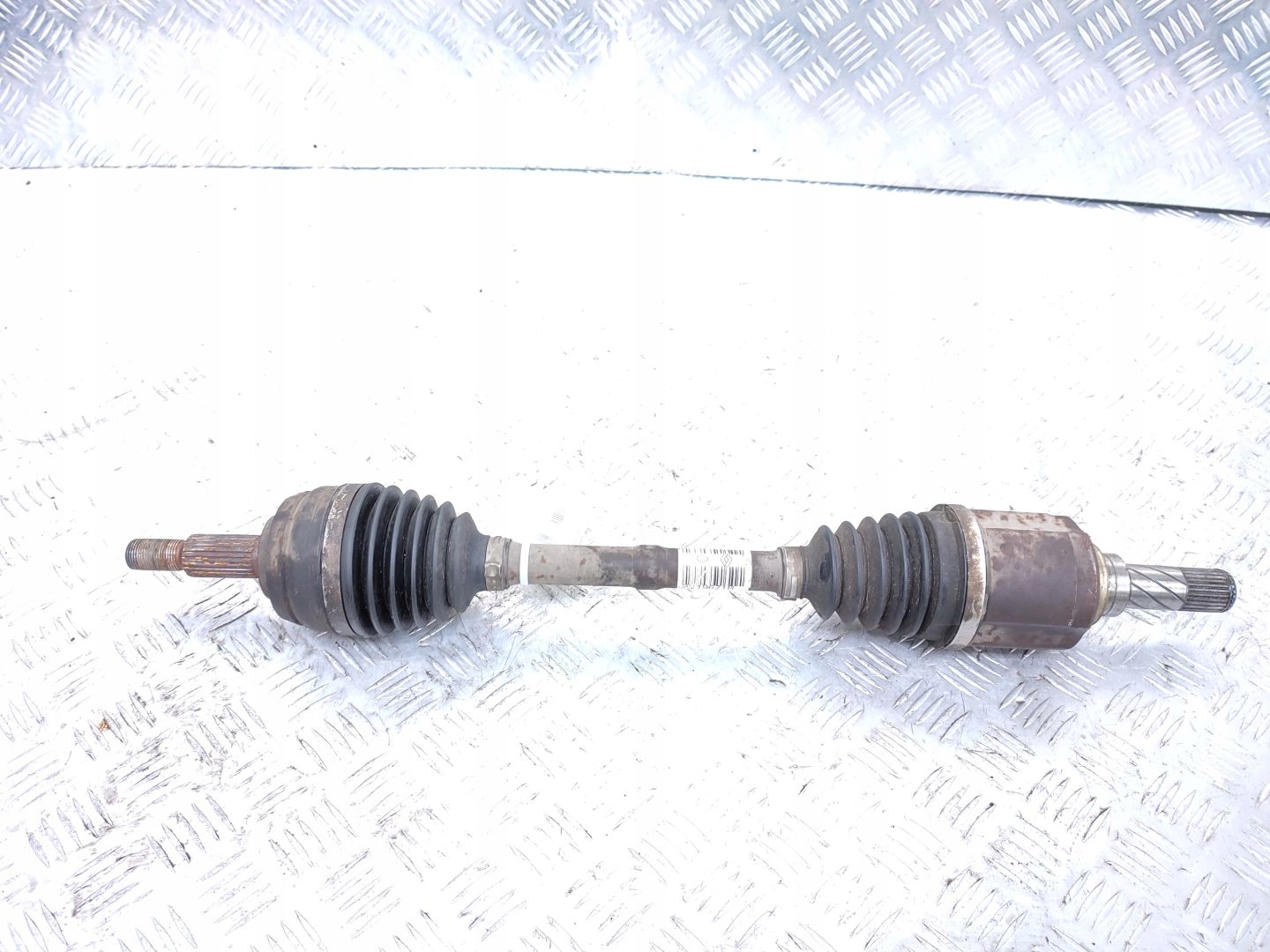 ПІВВІСЬ ЛІВИЙ ПЕРЕДНІЙ DACIA DUSTER І LIFT 1.6 16V 105KM