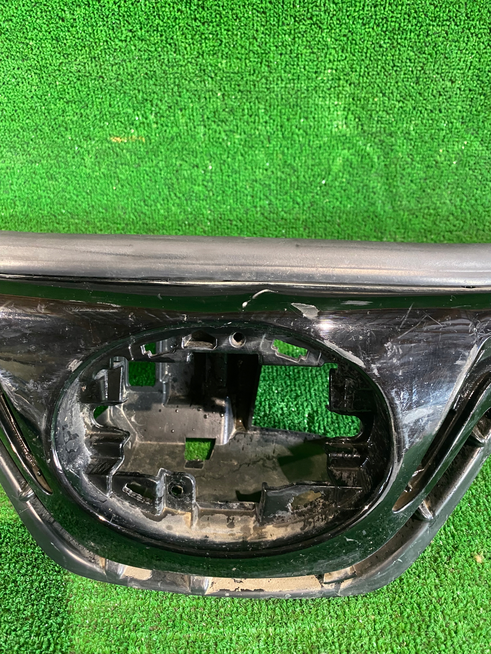 grill grille TOYOTA COROLLA E21 sedan