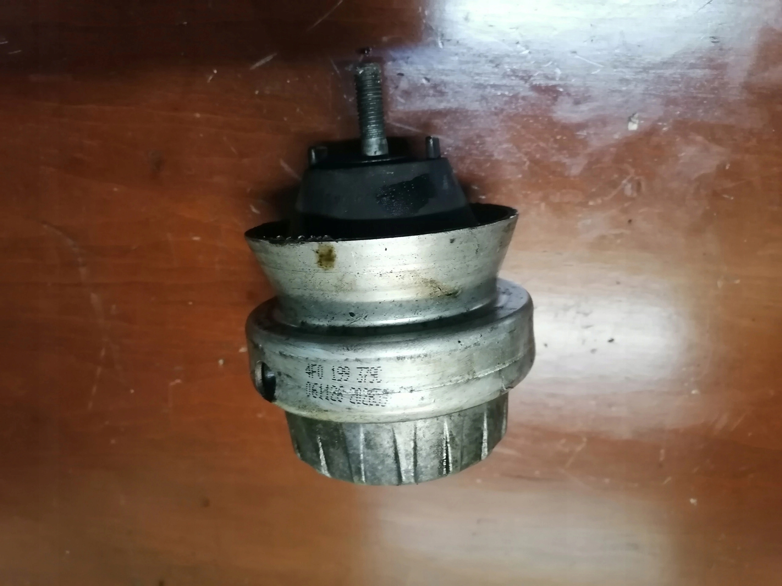 AUDI A6 C6 2.0 TFSI подушка двигуна 4f0199379c