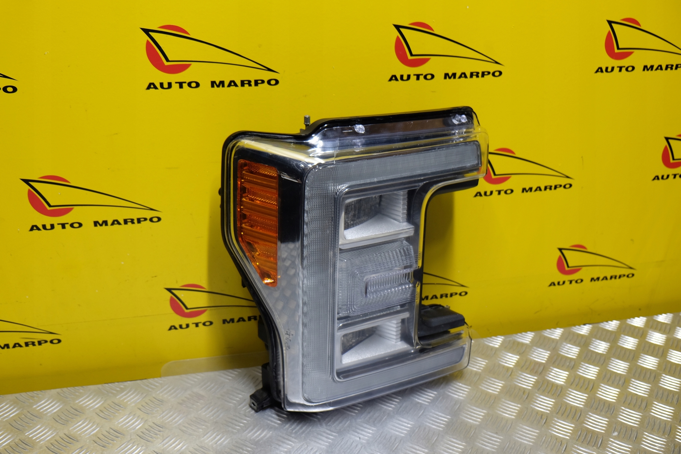 FORD F F250 2017-2019 REFLEKTOR LAMPA LED R USA Numer katalogowy części HC3B-13005-CJ