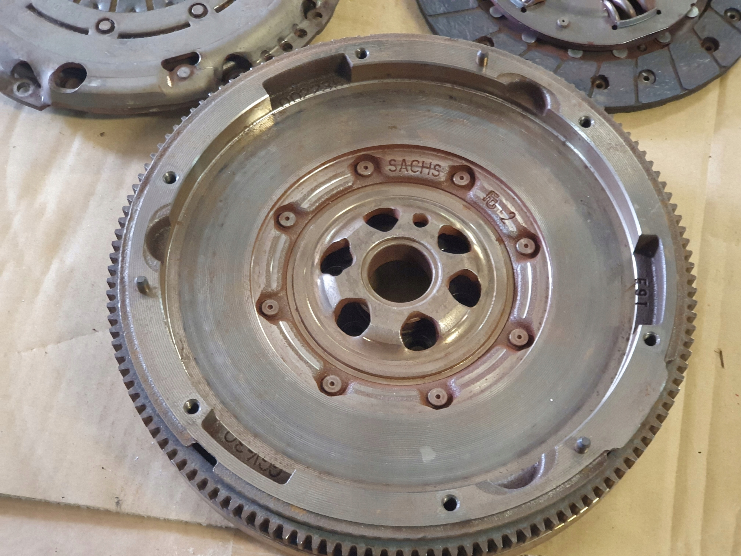 clutch wheel flywheel disc pressure plate 05E105266B