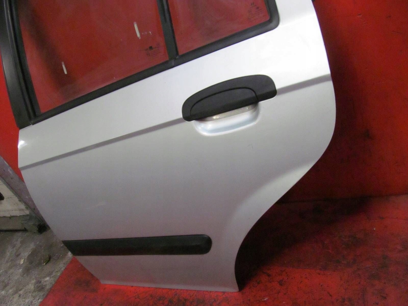 HYUNDAI GETZ TB 5D Tür links heck hinten silberne CS