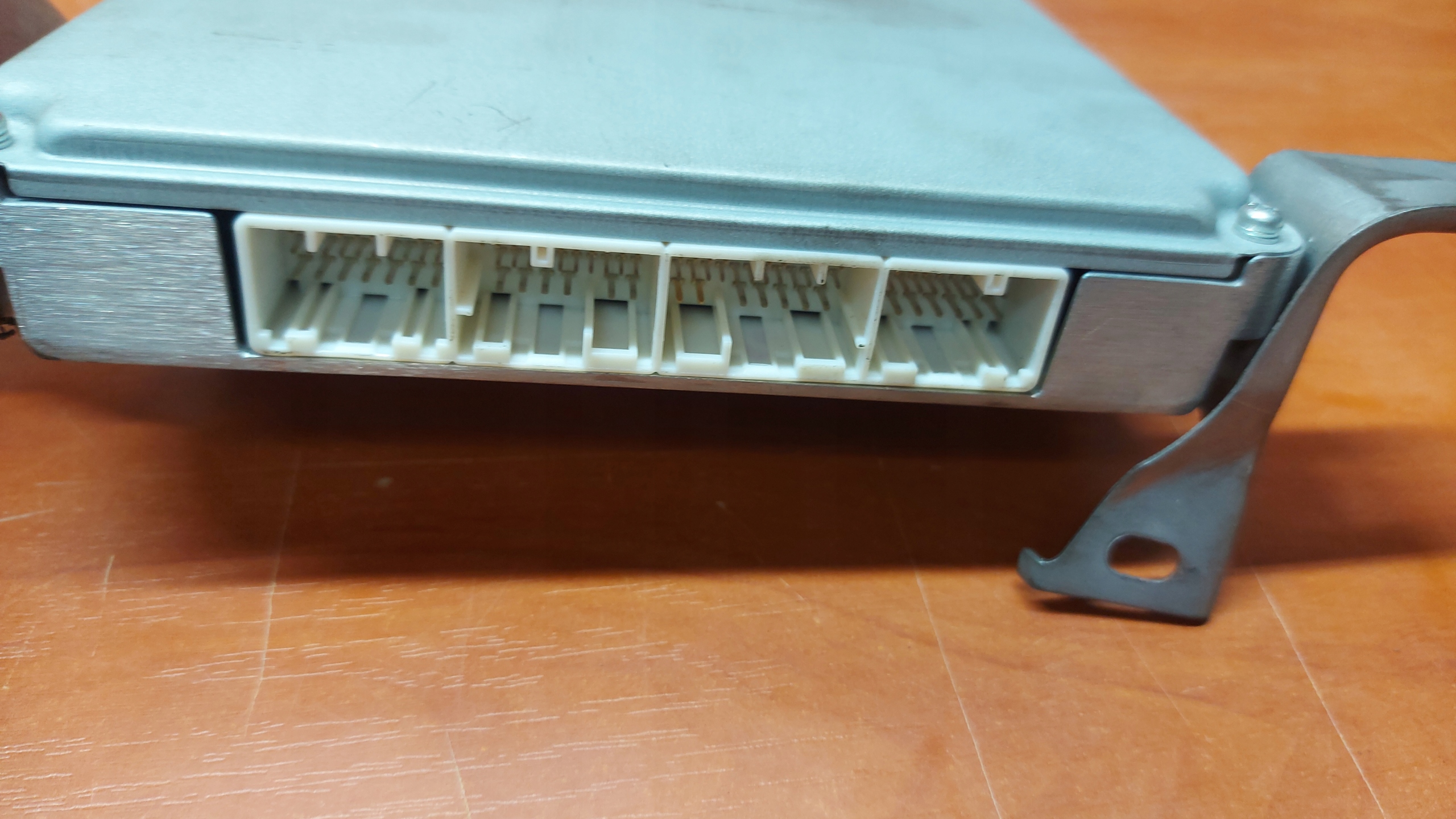 computer control unit module of the engine TOYOTA AVESNIS T25 COROLLA VERSO 2,2 177