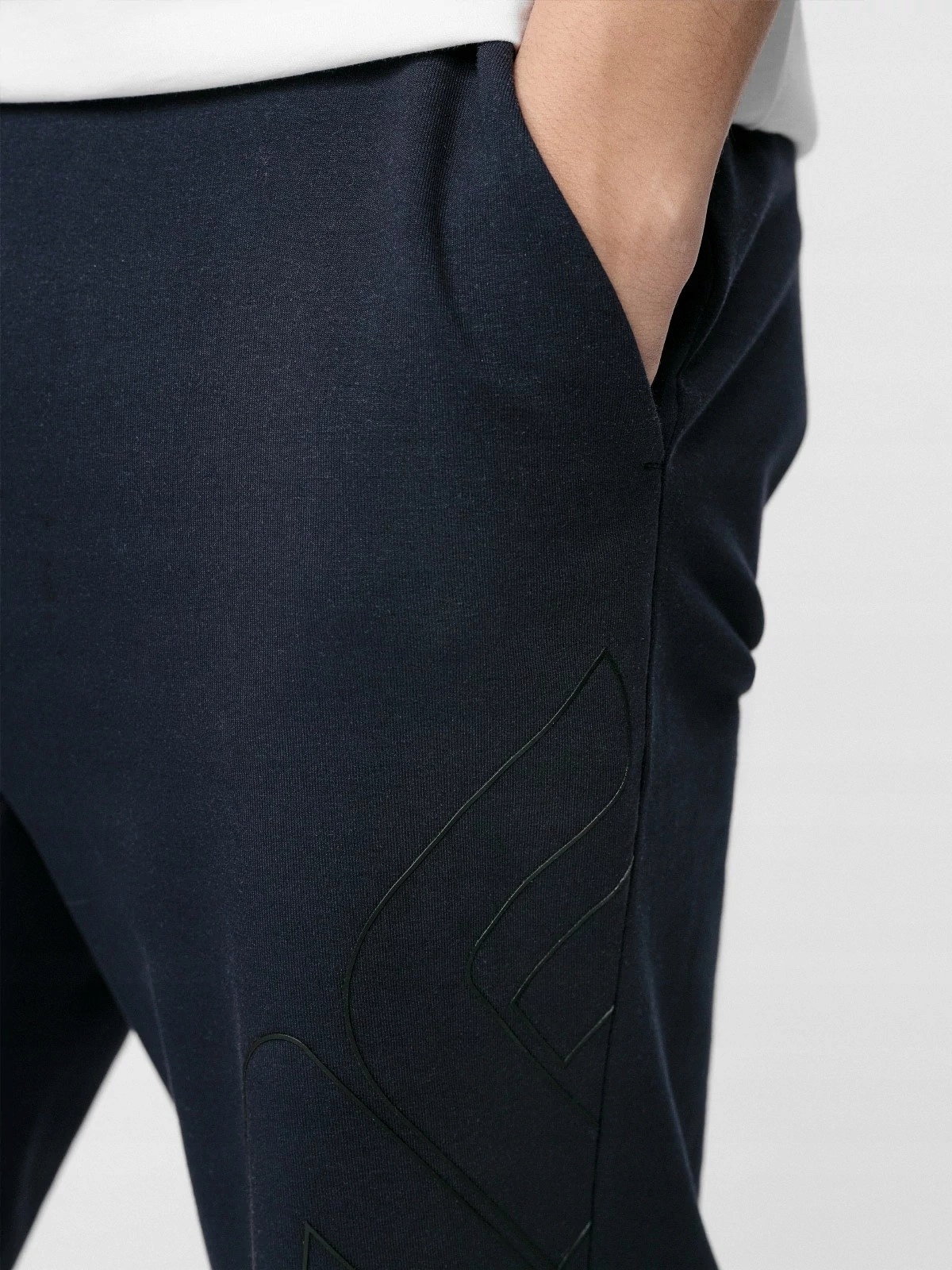 KRÓTKIE SPODENKI męskie 4F dresowe SKMD015 XXL Cechy dodatkowe brak