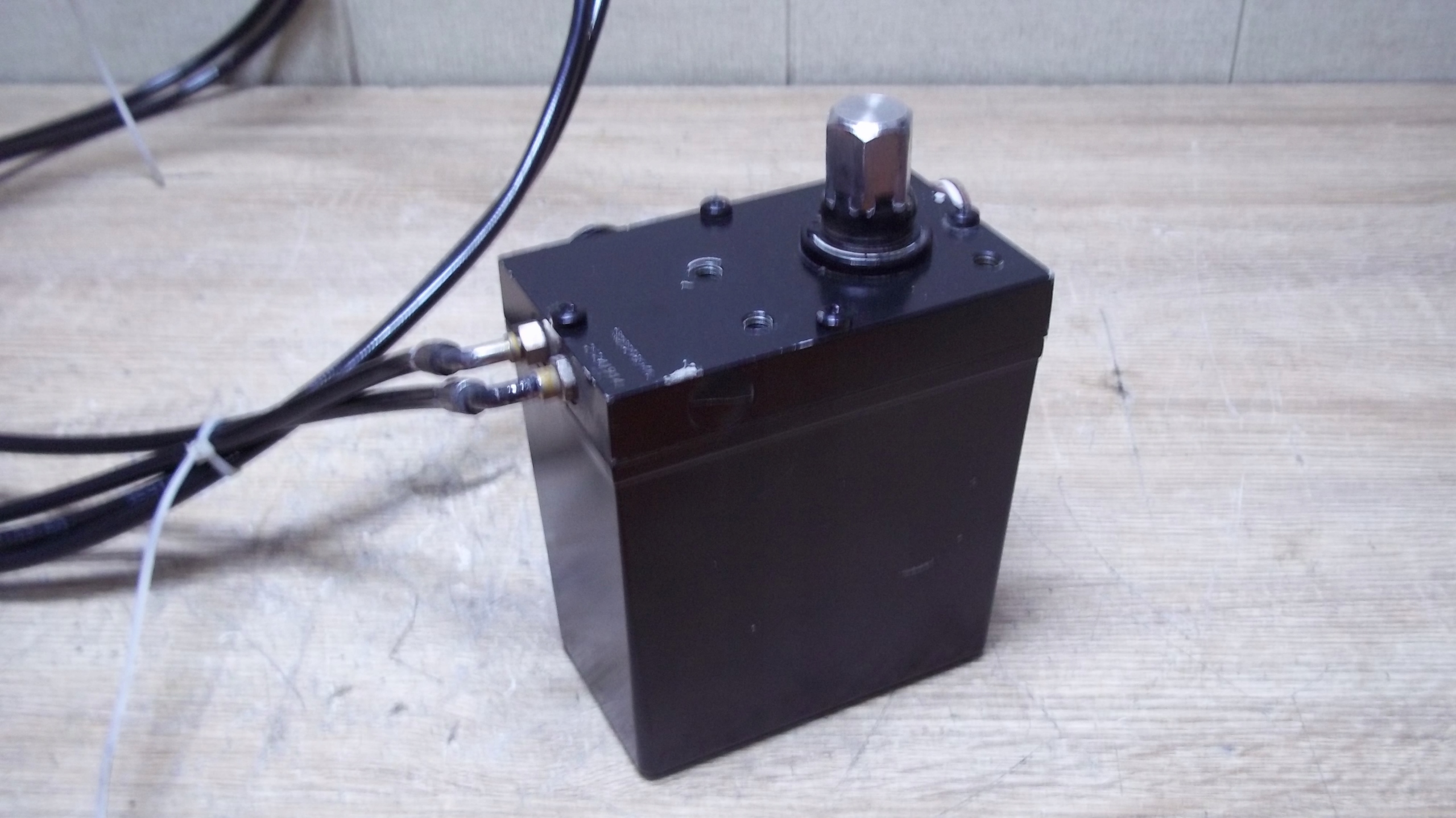 21241914 - НАСОС ПІДЙОМУ КАБІНИ VOLVO FH4