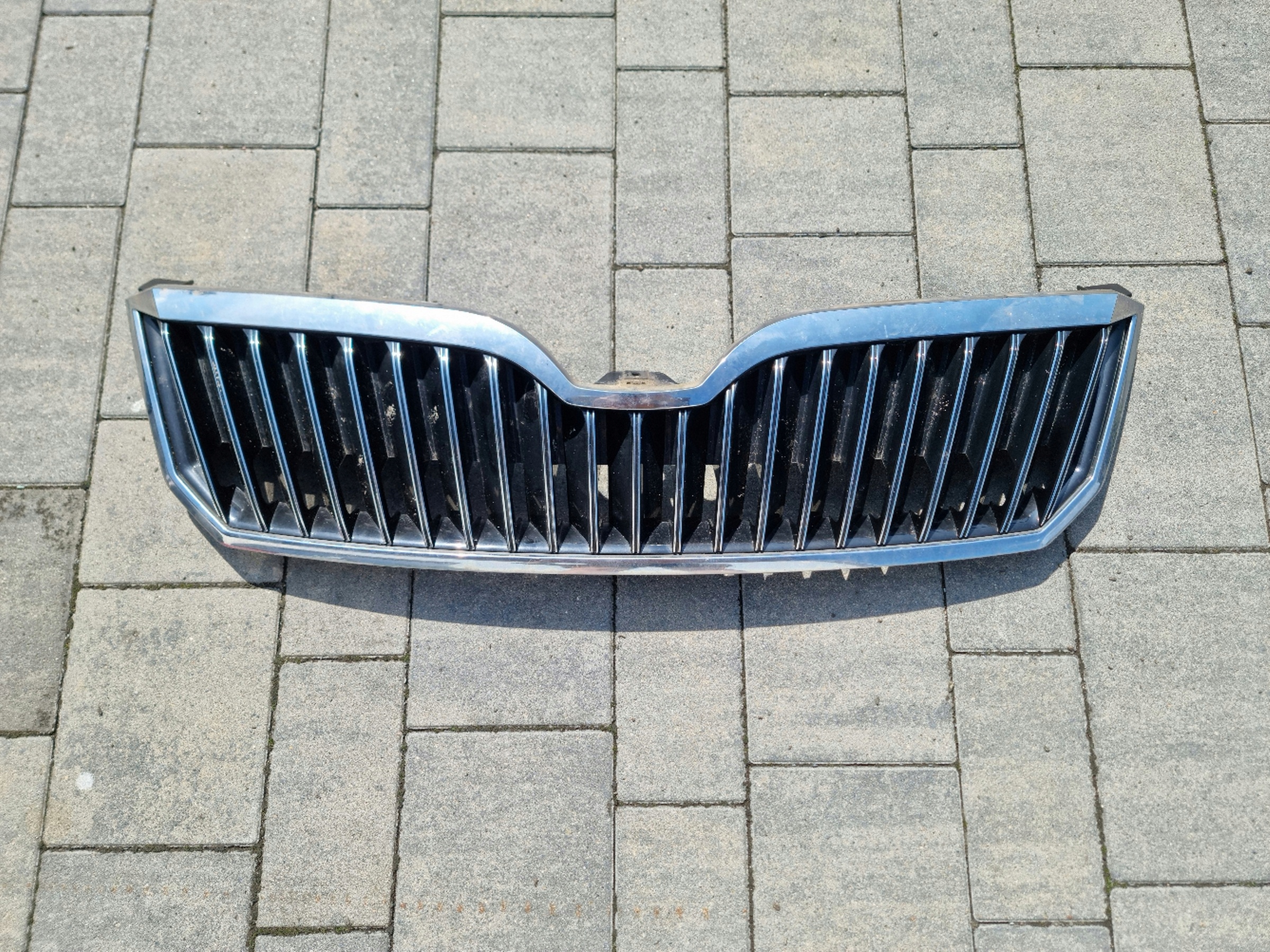 Skoda Superb 3U Kühlergrill FRONTGRILL Kühlergitter - Image 1