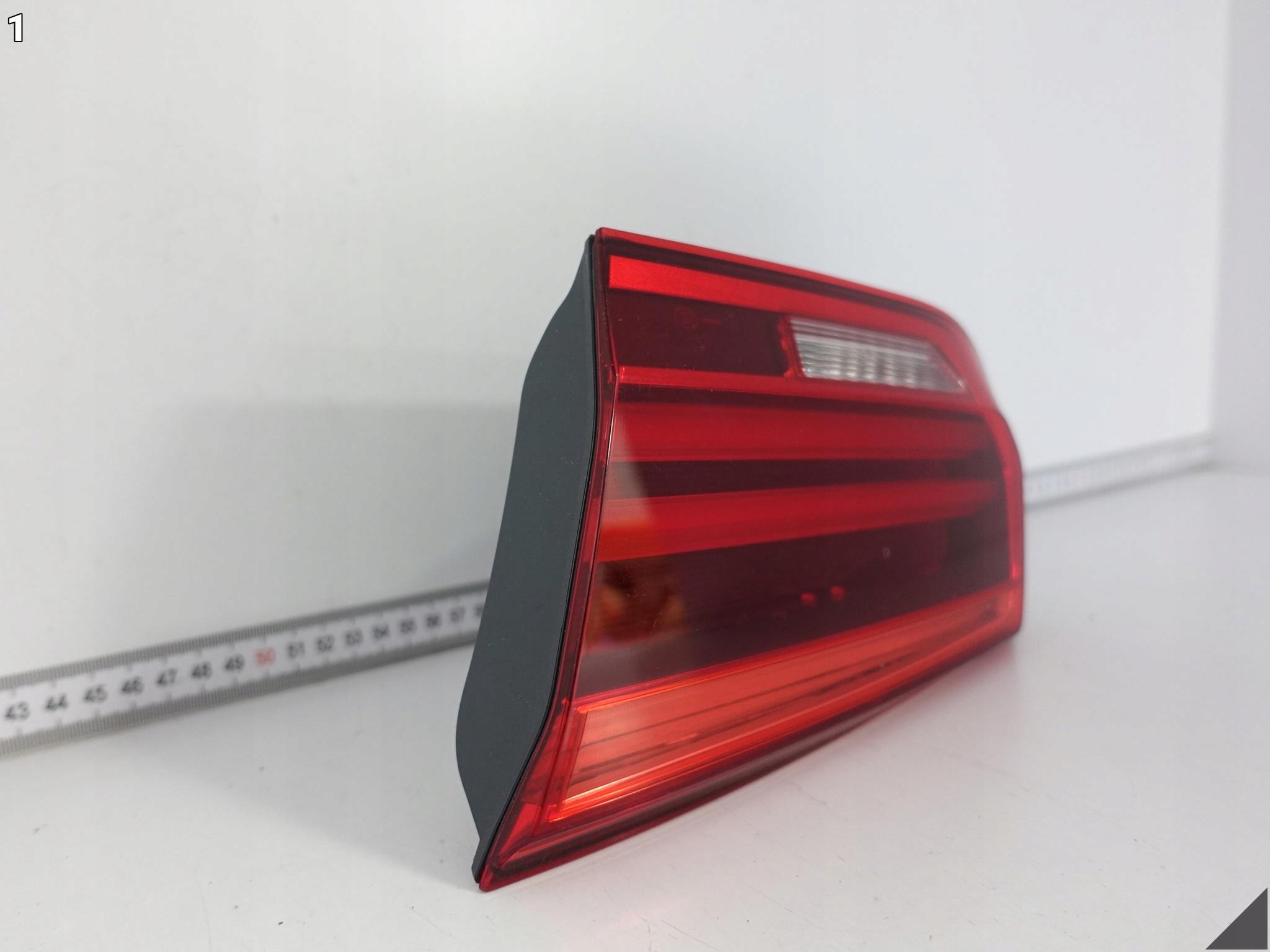 BMW 3 F30 F31 M3 F80 LCI LIFT 15-18 LAMPA LED NA POKRYWIE BAGAŻNIKA PRAWA Typ samochodu 4x4/SUV Samochody osobowe