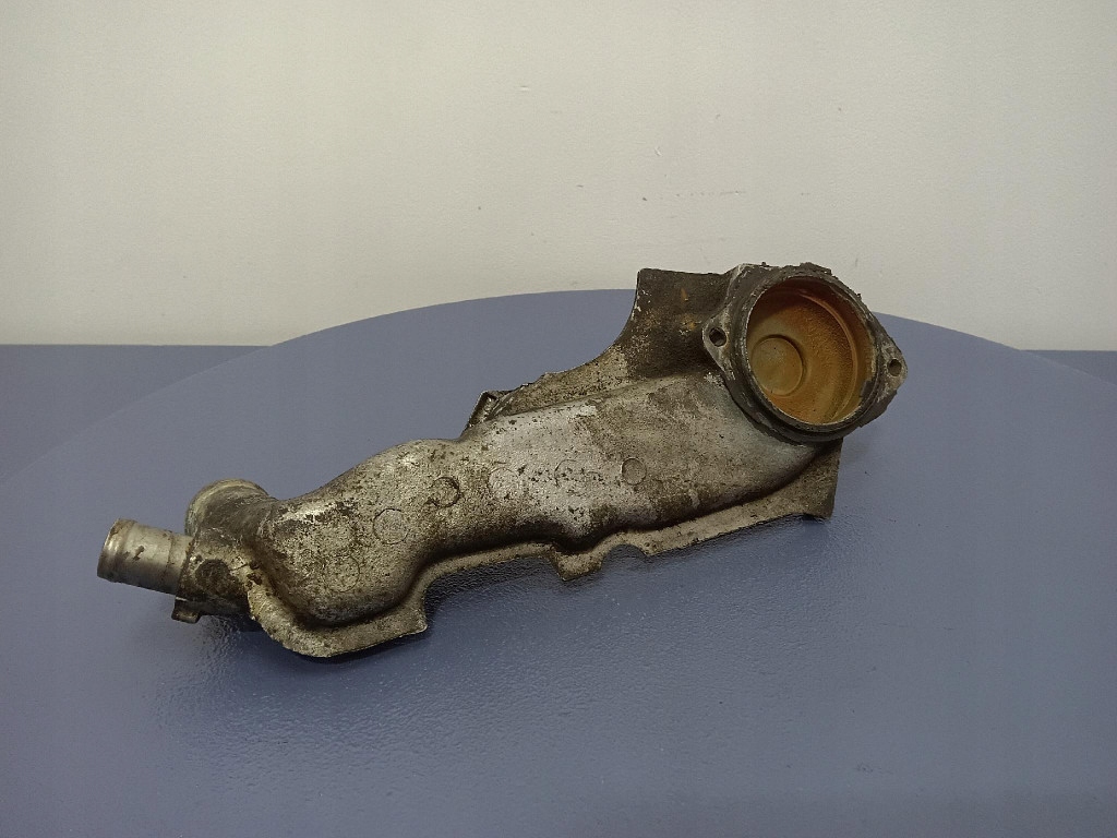 vw PASSAT B5 2.8 b корпус термостата алюминий 078121121J