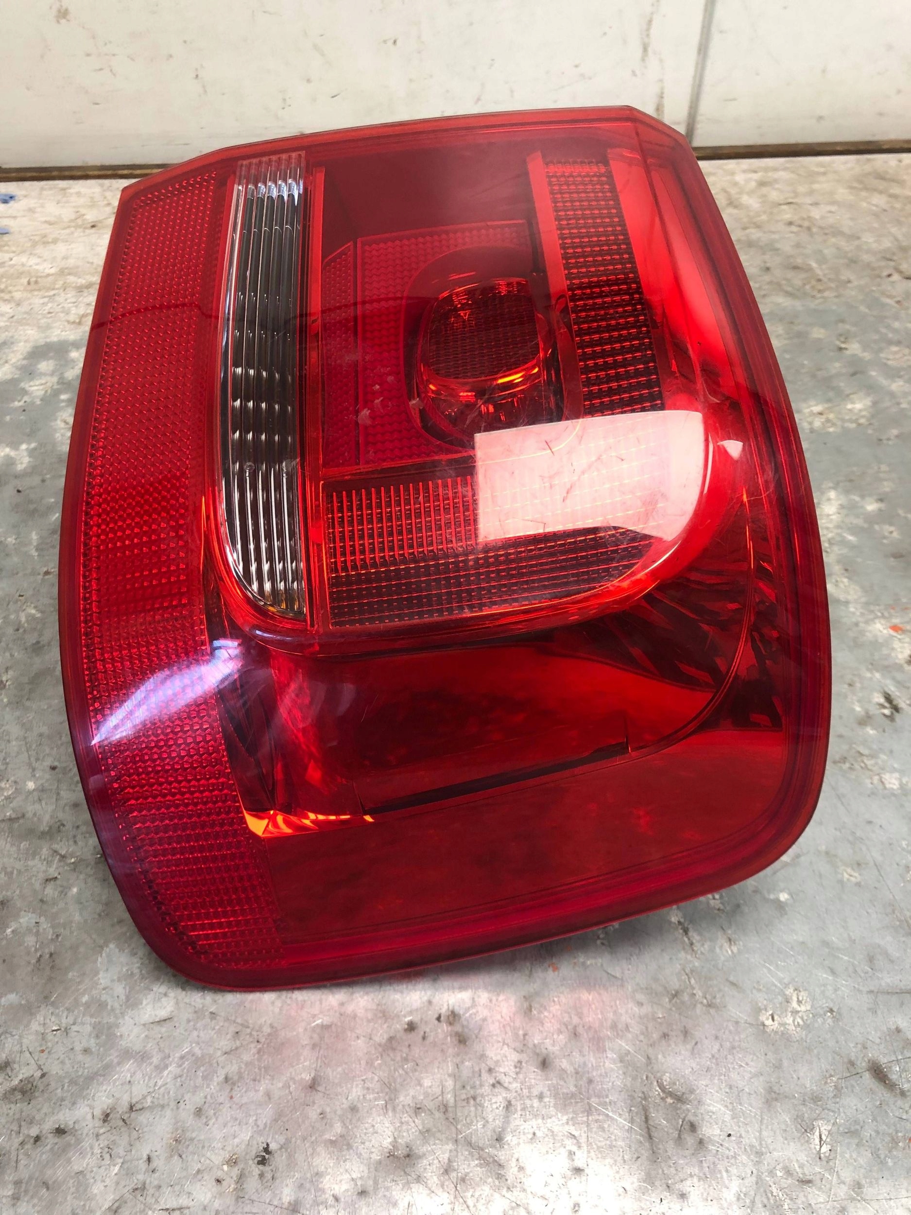 light right rear part VW TOURAN II 1T0945096R
