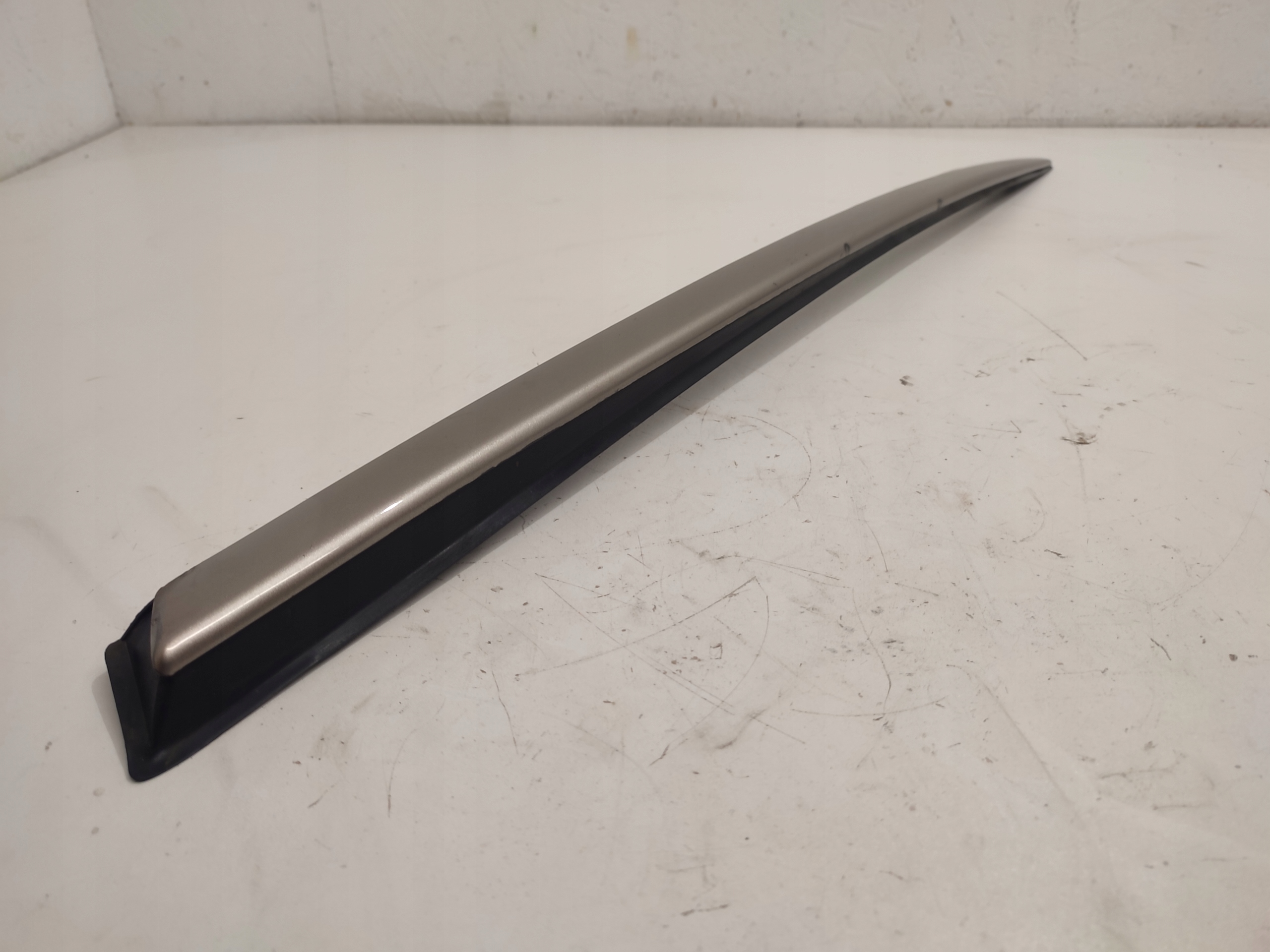 CITROEN C5 III LISTWA SZYBY CZOŁOWEJ PRAWA KCHC