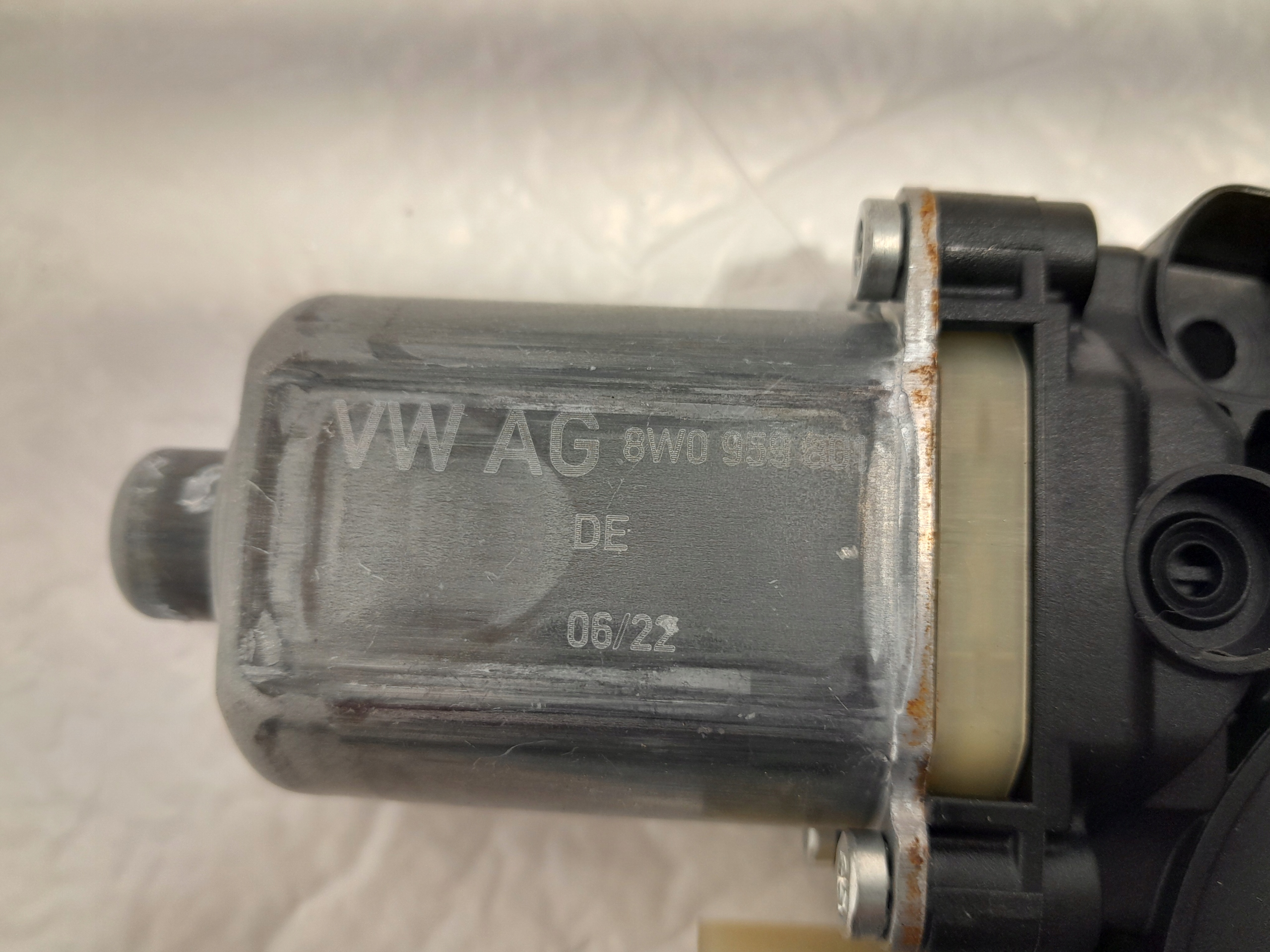 AUDI A4 B9 LIFT mini motor windows left front 8W0959801