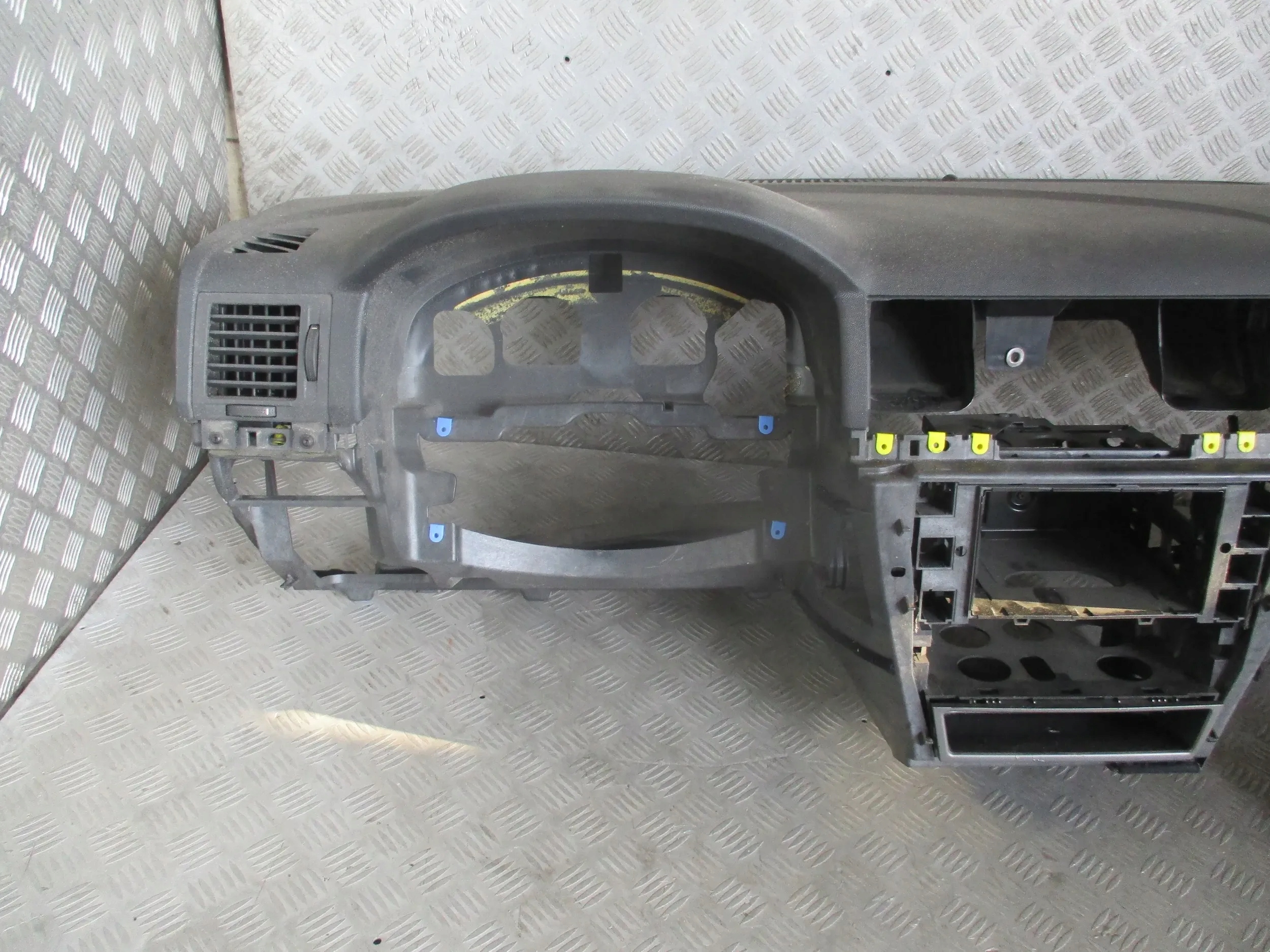 торпеда консоль Подушки opel Vectra C 2.2 b. 02-08 r. HB