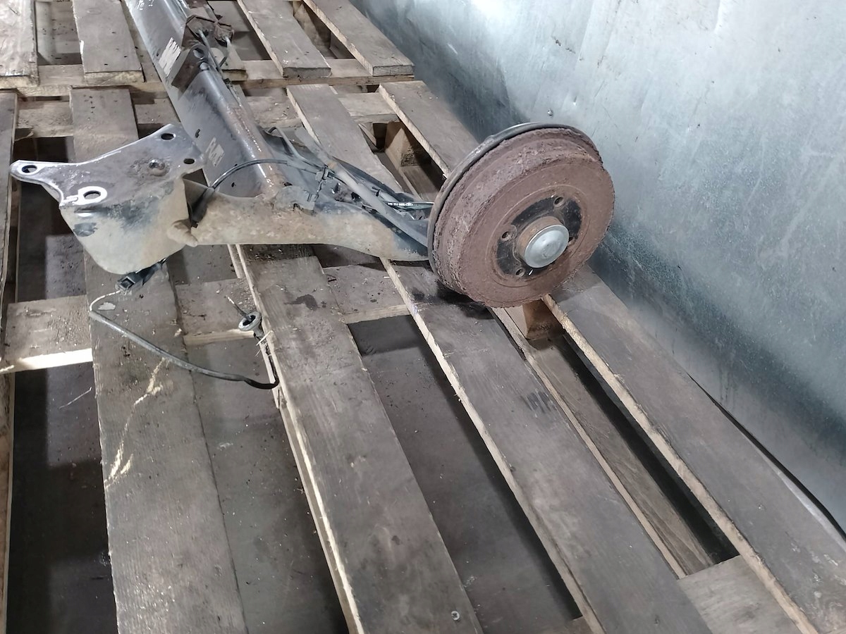 BELKA ZAWIESZENIA, OŚ TYŁ DACIA SANDERO I 1.4 8V HATCHBACK Typ samochodu Samochody osobowe