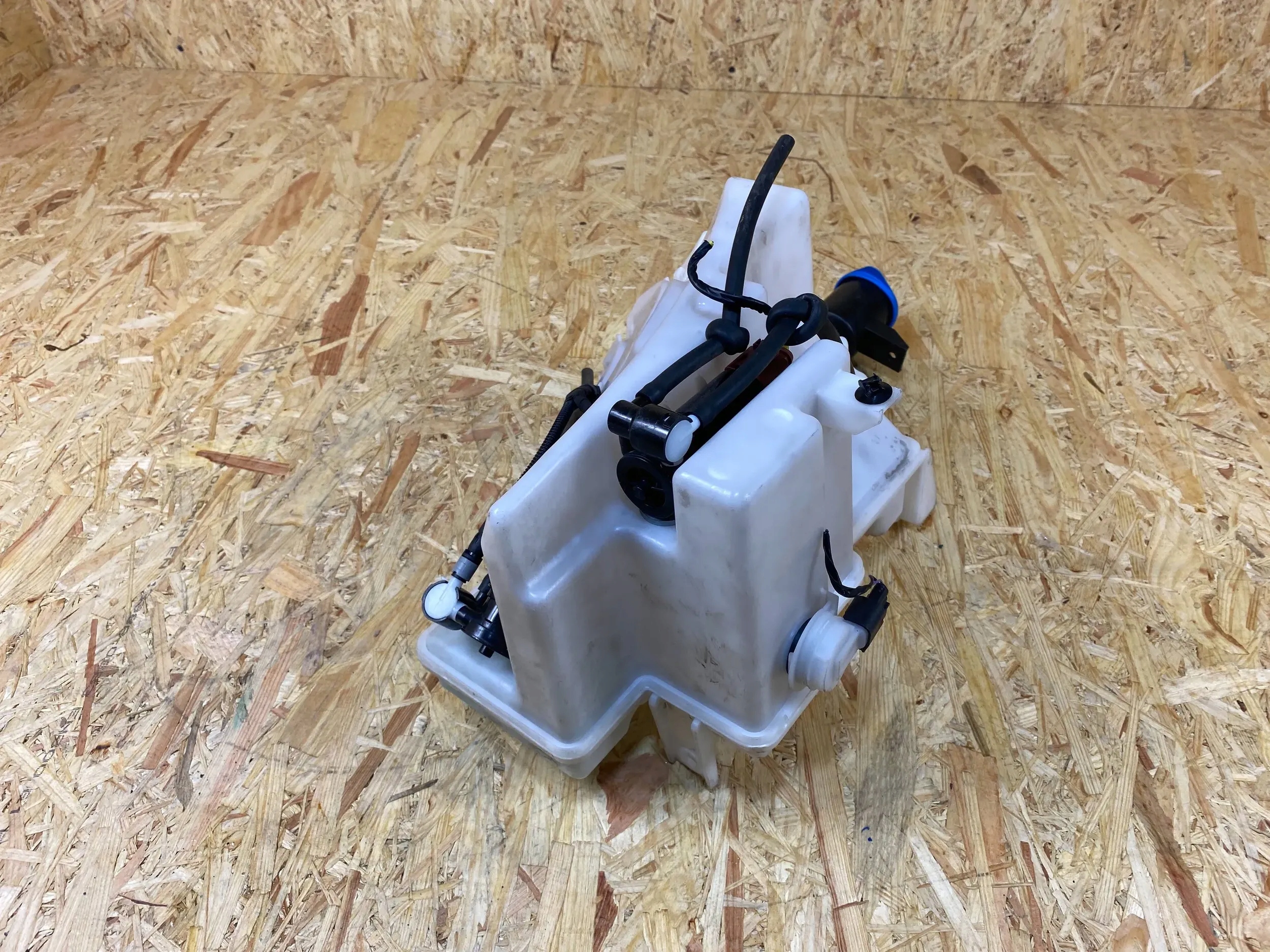 бачок омывателя жидкости насос jaguar M9D3-17B613-A 2018-