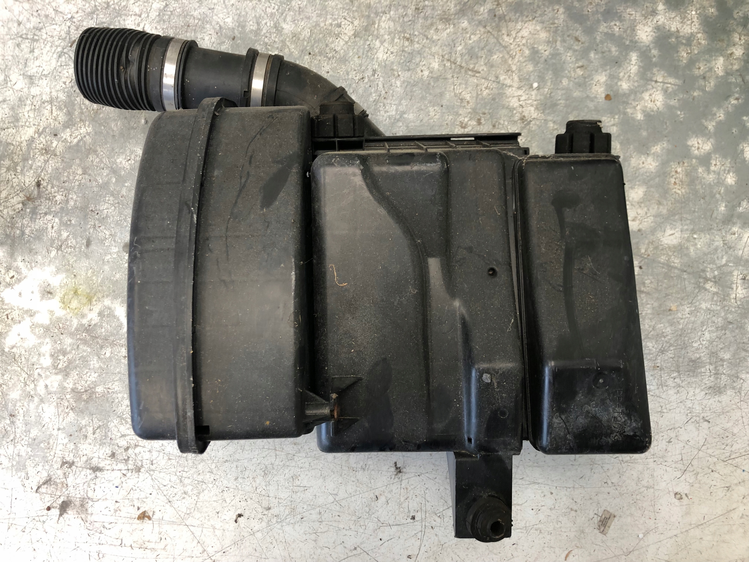Gehäuse filter luft OPEL CORSA B 90571327