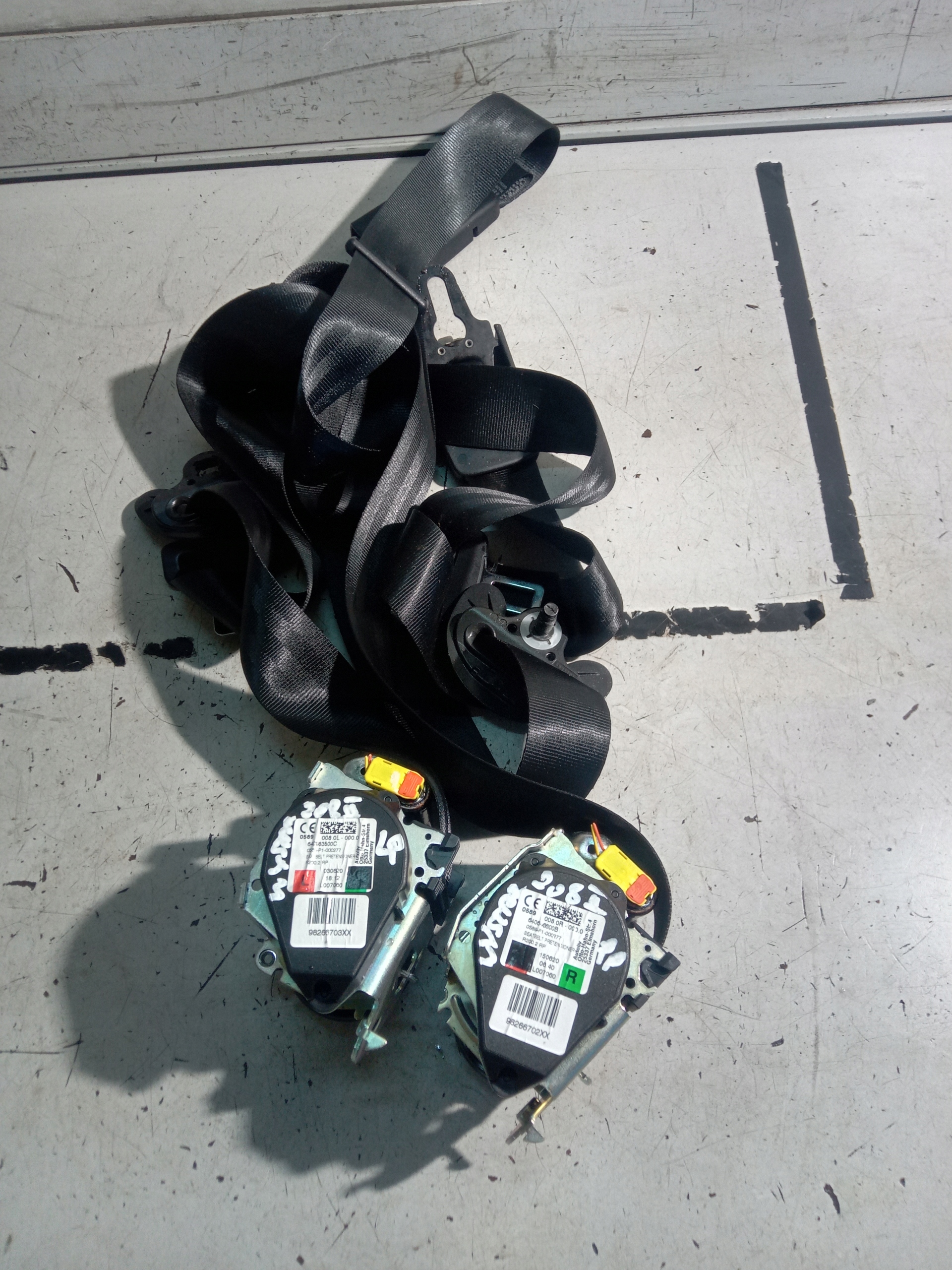 98266703XX 98266702XX - PEUGEOT 208 II НАТЯГУВАЧ РЕМЕНЯ ЛІВИЙ І ПРАВИЙ ПЕРЕДНІЙ