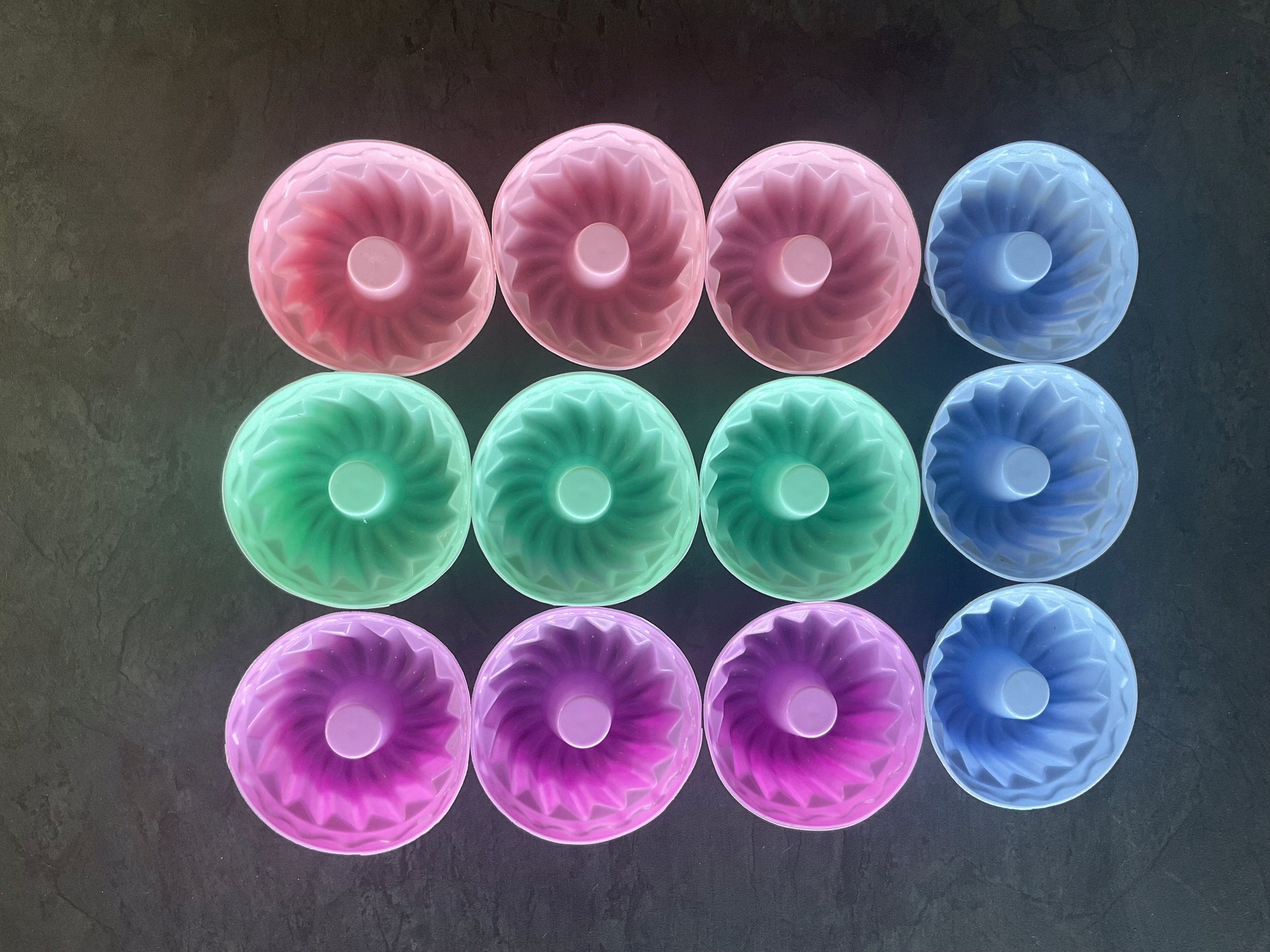 FOREMKI do muffinek CIASTEK BABECZEK SILIKONOWE 12szt BABKA Z TULEJĄ śr 6cm Szerokość produktu 6 cm