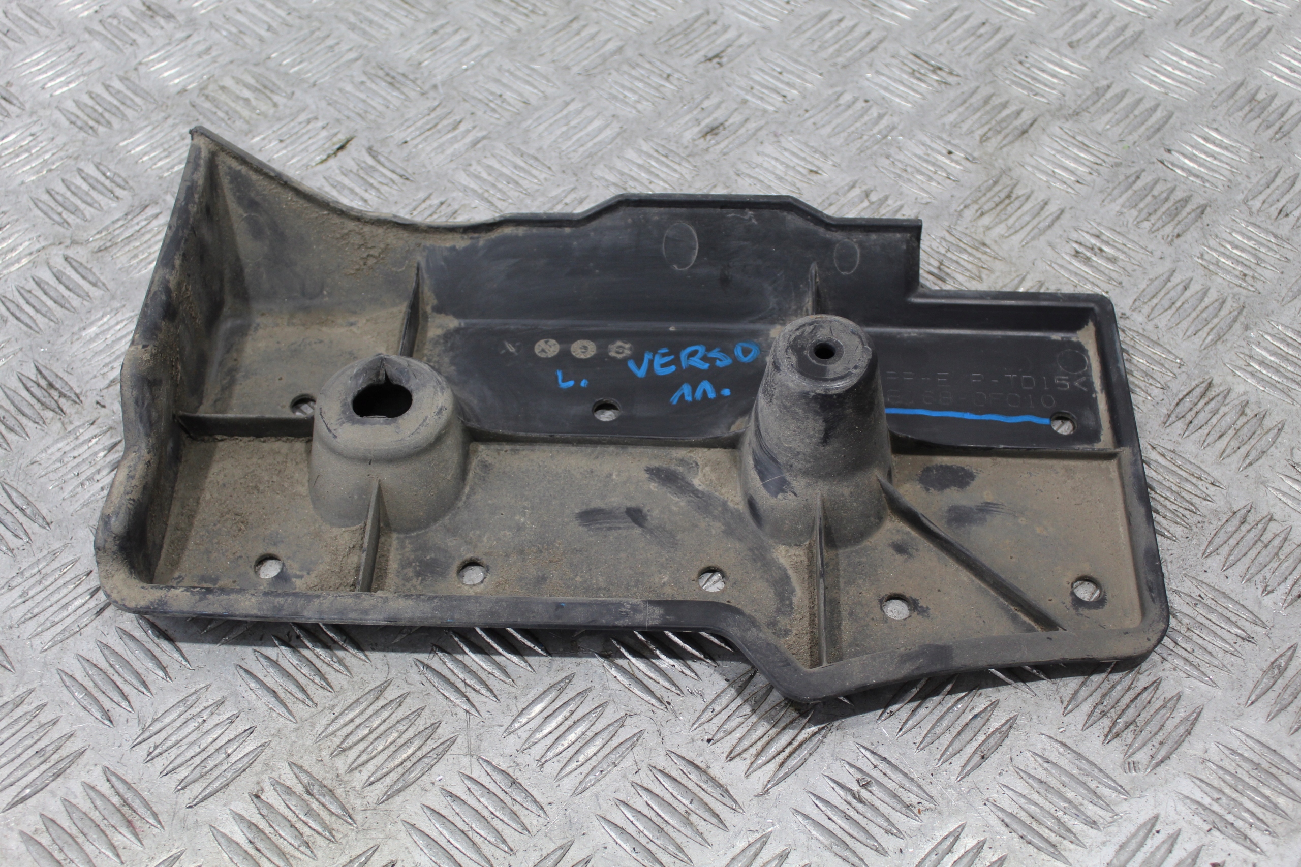 cover left TOYOTA VERSO 09- 58168-0F010