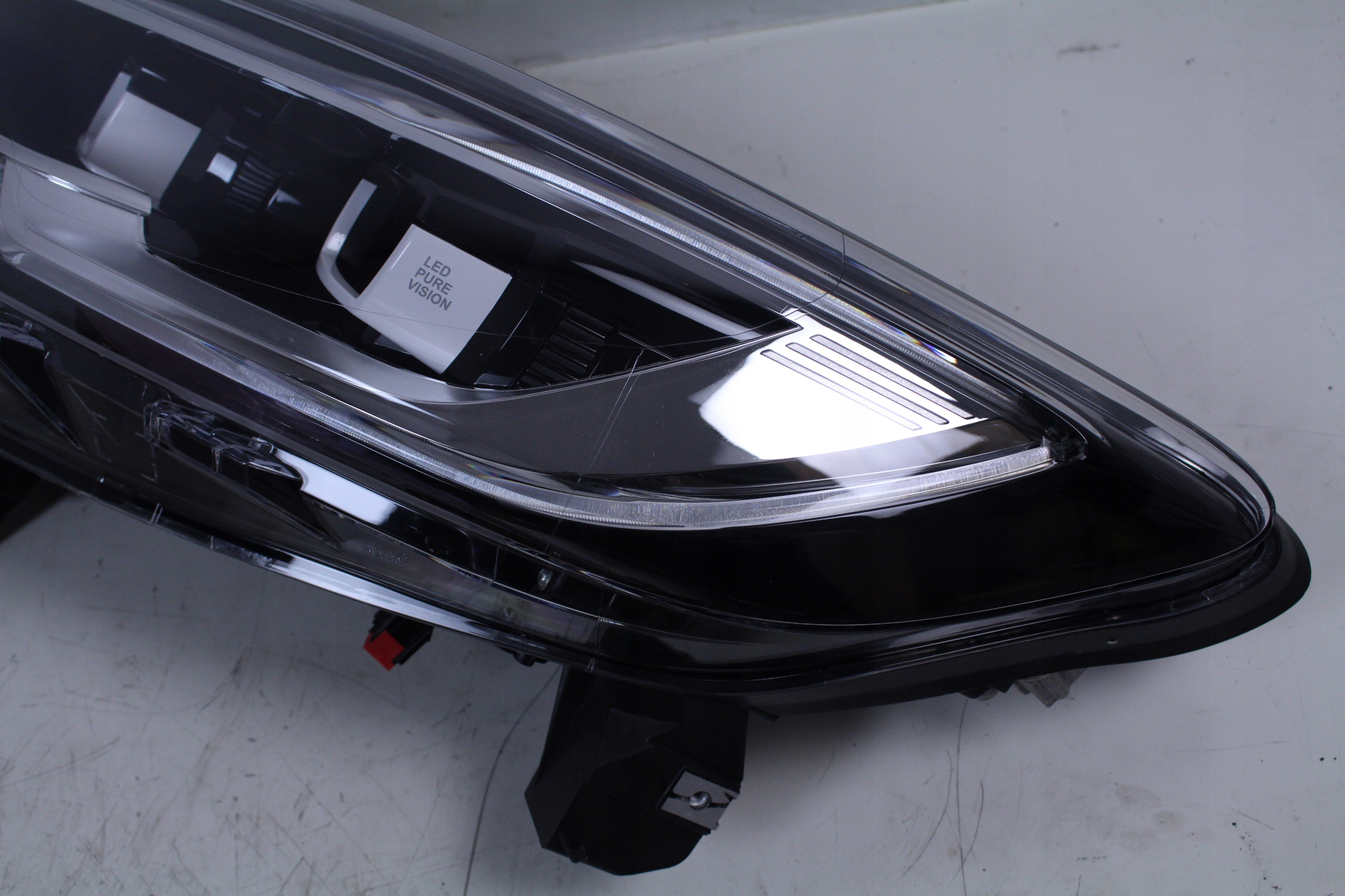 LAMPA LEWY PRZÓD RENAULT KADJAR LED Pure Vision Strona zabudowy lewa