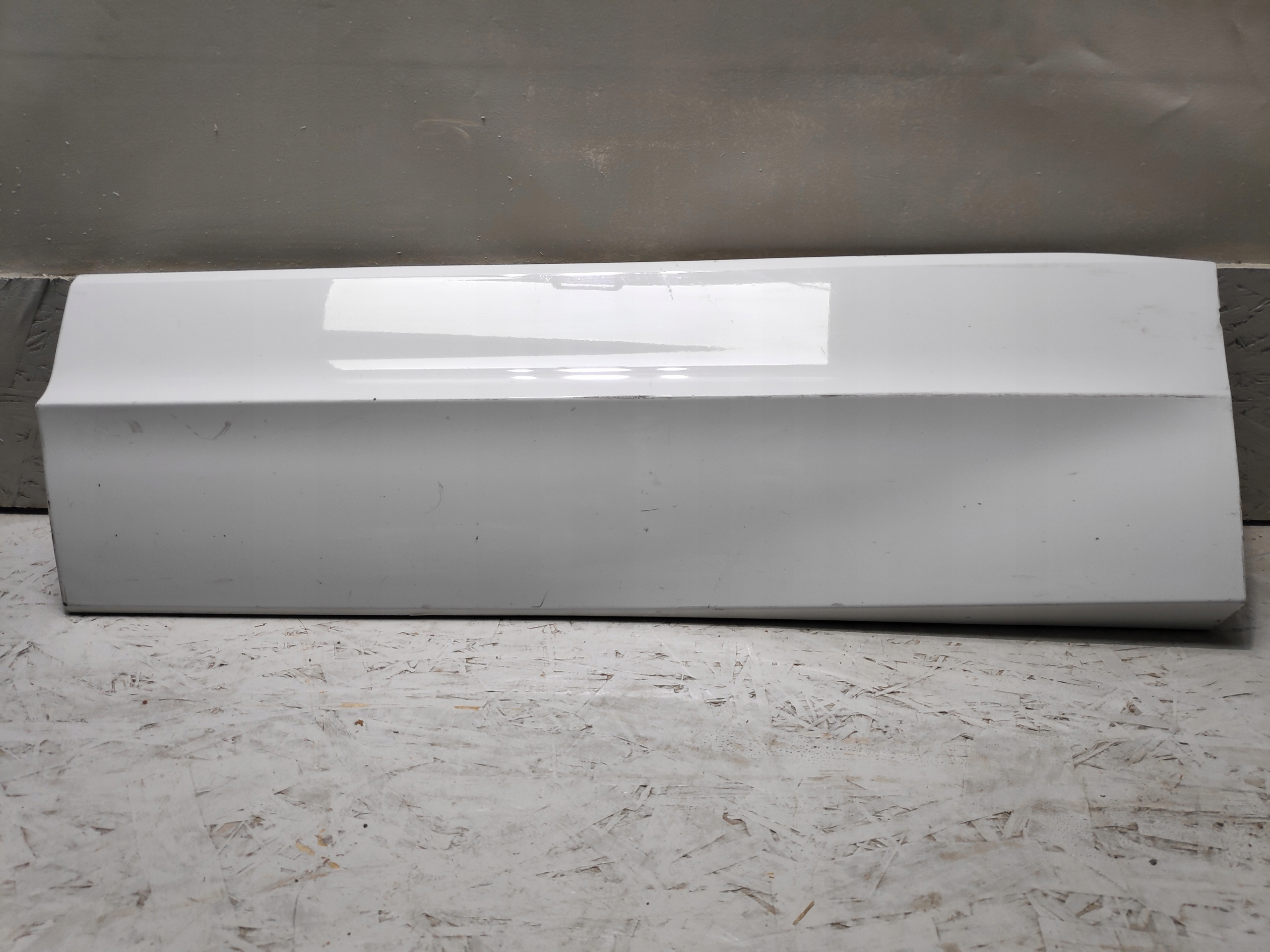 VW TOUAREG III LISTWA DRZWI LEWY TYŁ 760854949D