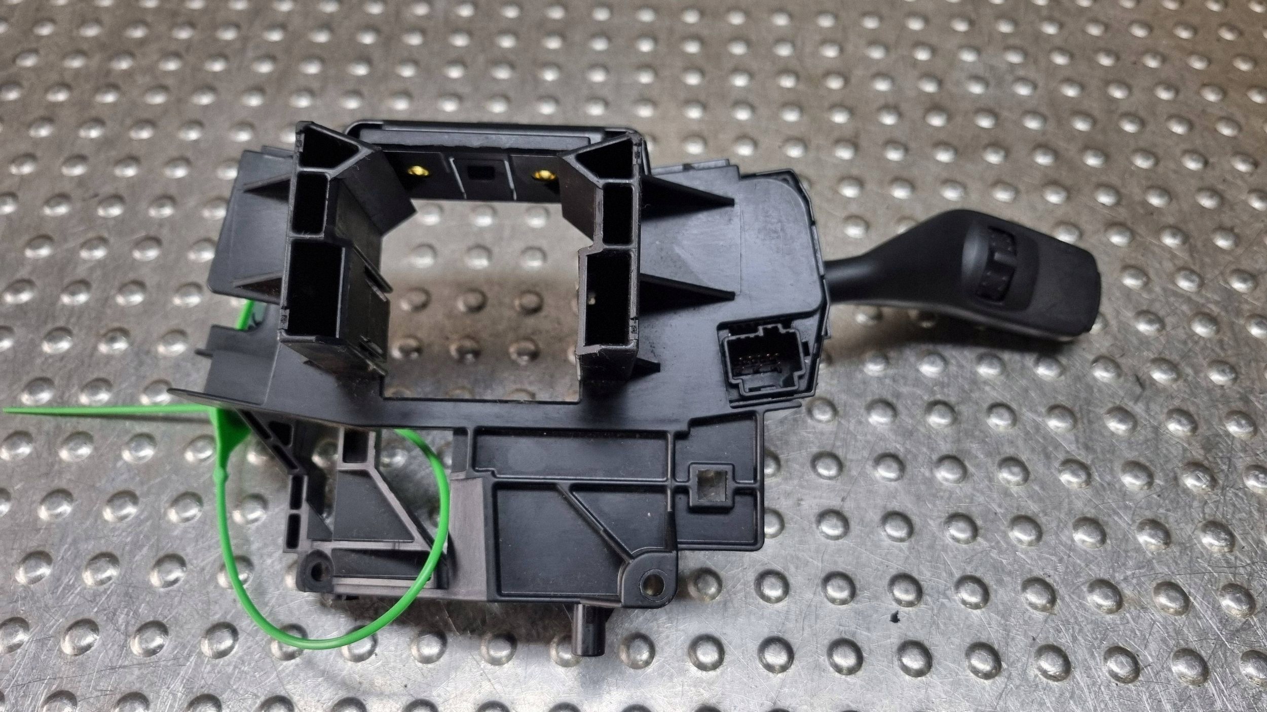 commodo bouton indicateurs de direction 4M5T-13N064-FH FORD FOCUS MK2 C-MAX MK1