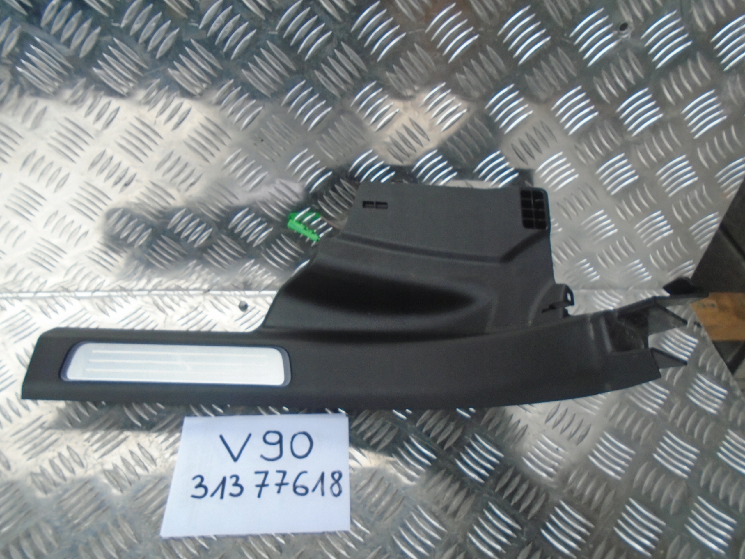 VOLVO V90 S90 NAKŁADKA LISTWA PROGOWA LED 31377618