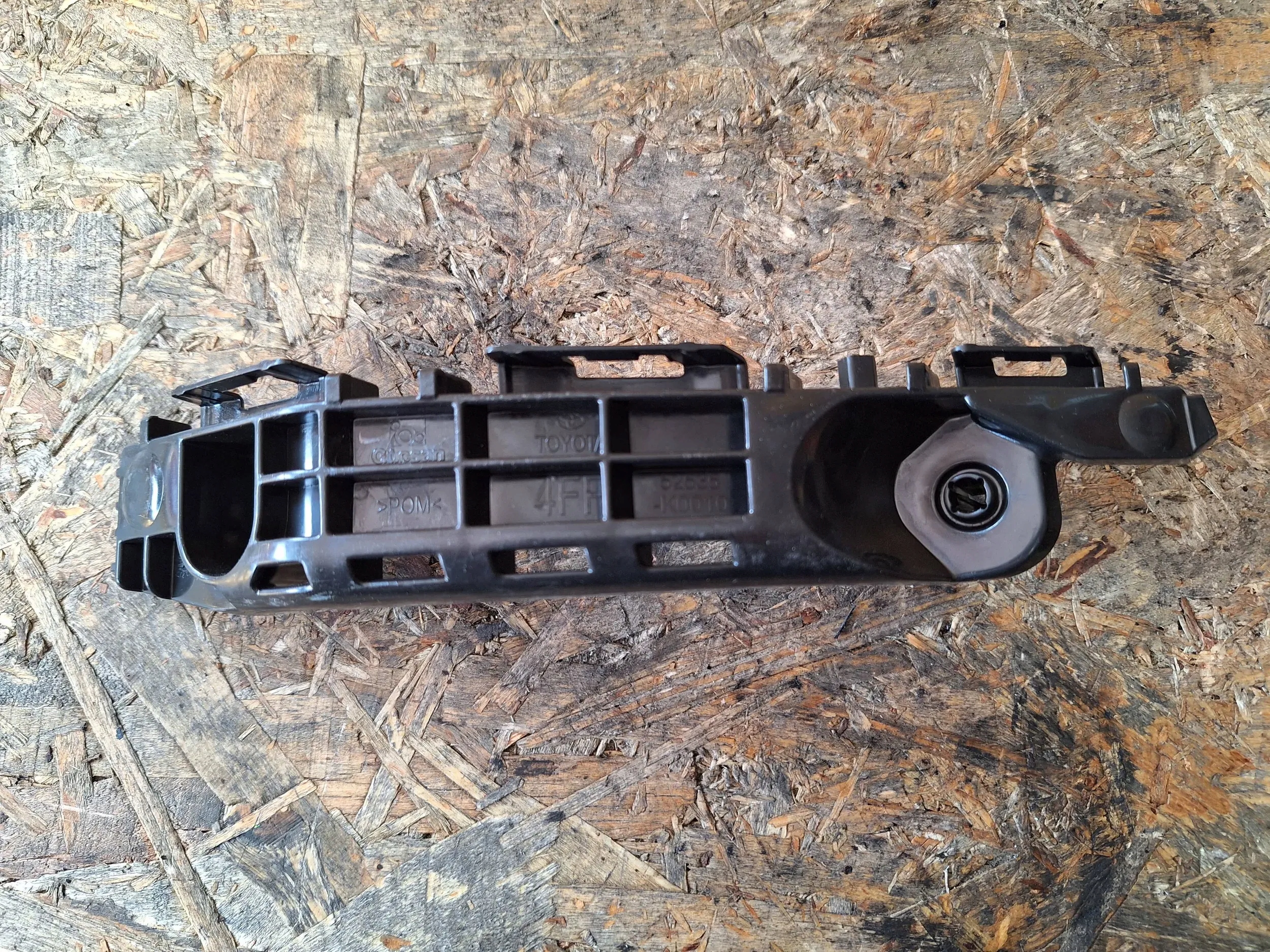 bumper bracket right front 52535-K0010 TOYOTA YARIS IV 20