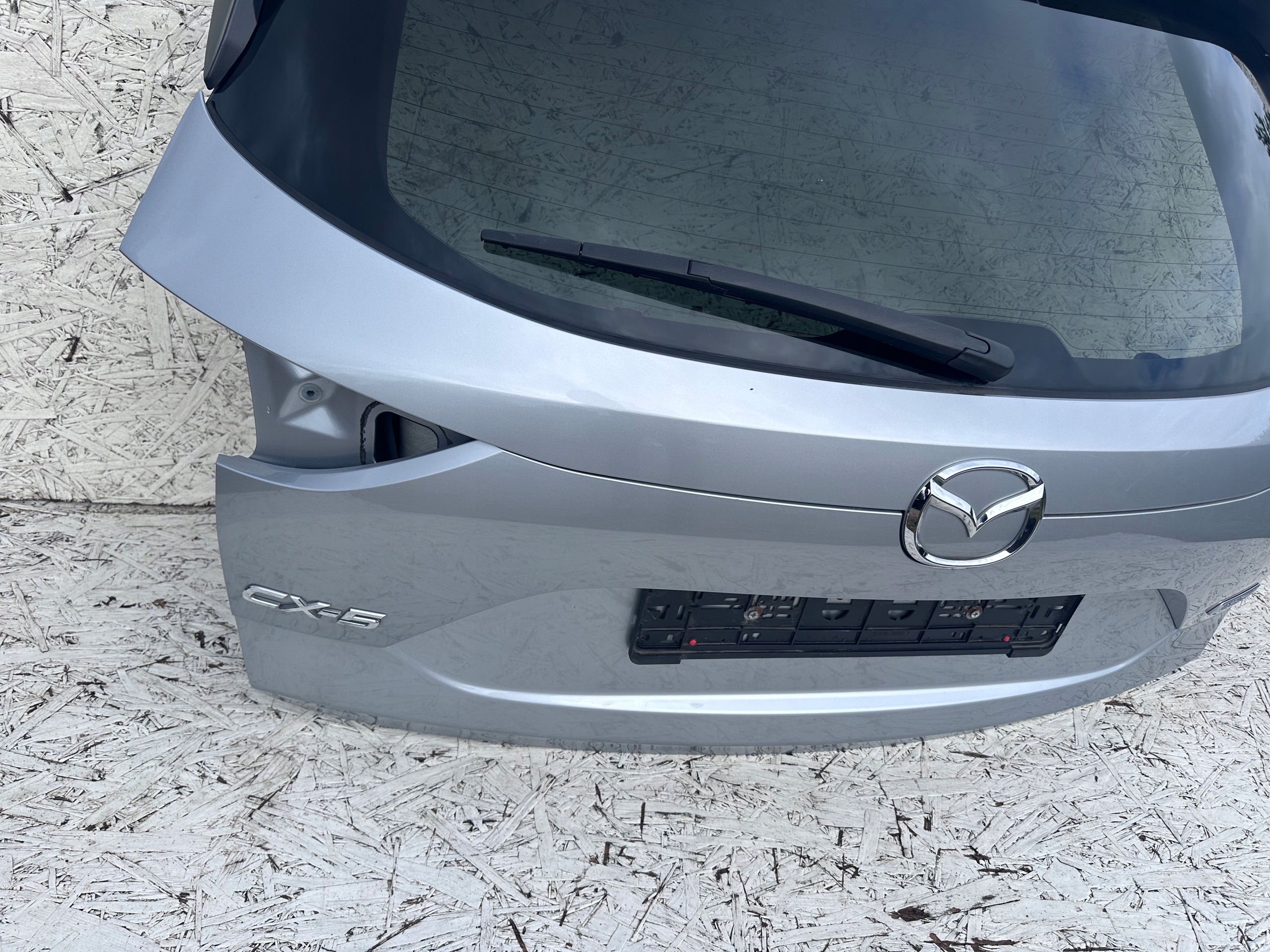CX-5 II KLAPA TYŁ TYLNA SZYBA SREBRNA 45P Producent części Mazda OE