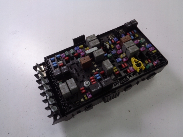 SKRZYNKA BEZPIECZNIKÓW JEEP WRANGLER JL 2018-