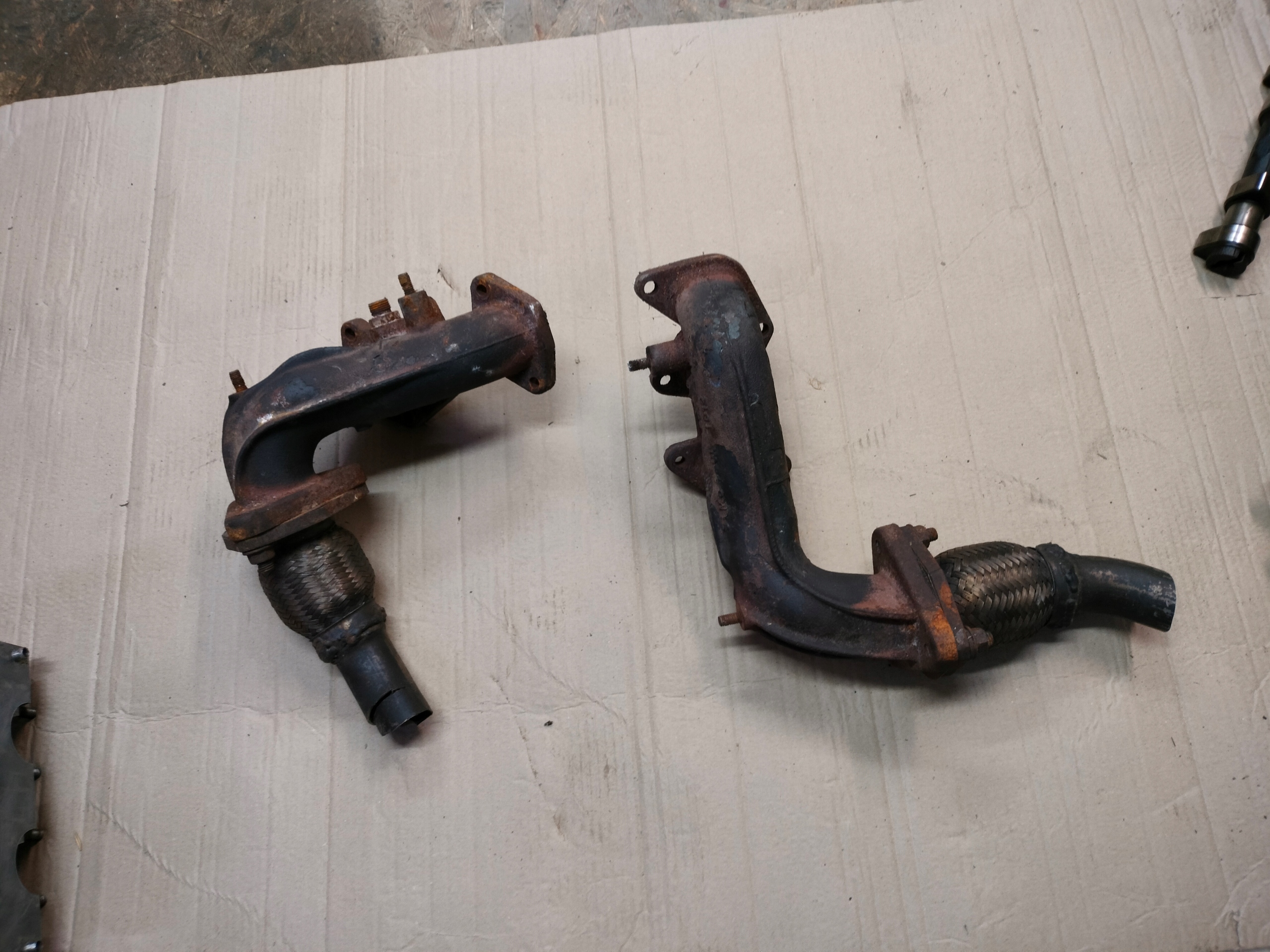 021253033F 021253034F - Випускний колектор T4 2.8 VR6