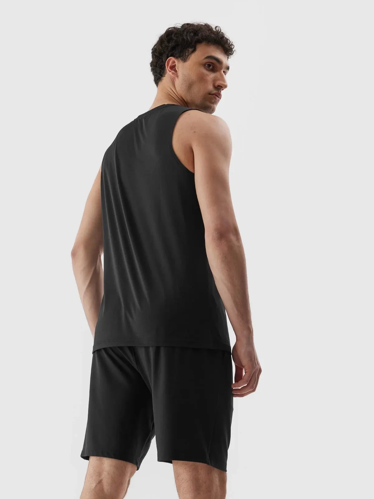 KOSZULKA MĘSKA 4F SPORTOWA TERMOAKTYWNA AW23M447 Dekolt okrągły