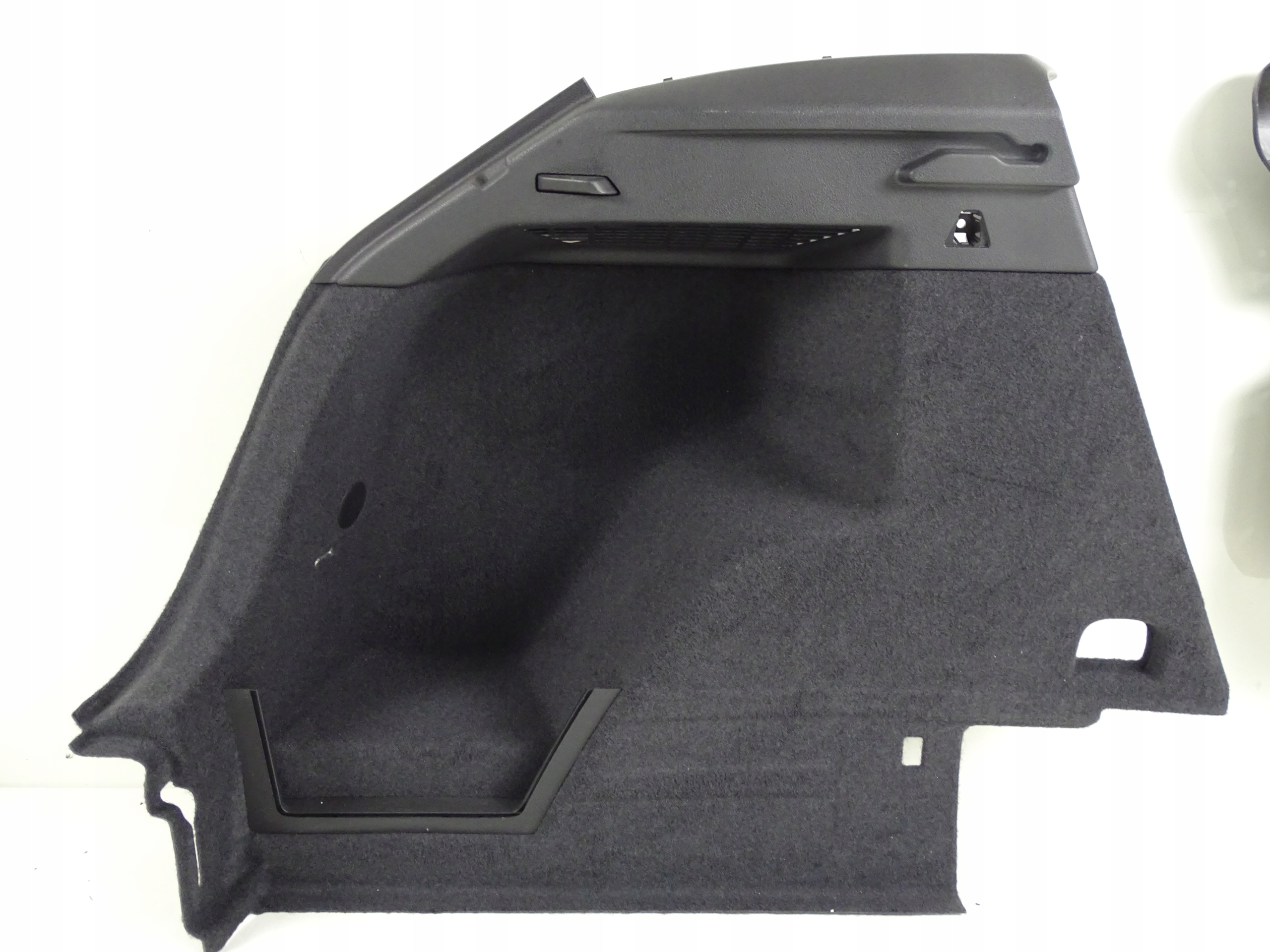 AUDI Q3 83A BOCZEK BAGAZNIKA LEWY 83A863879D
