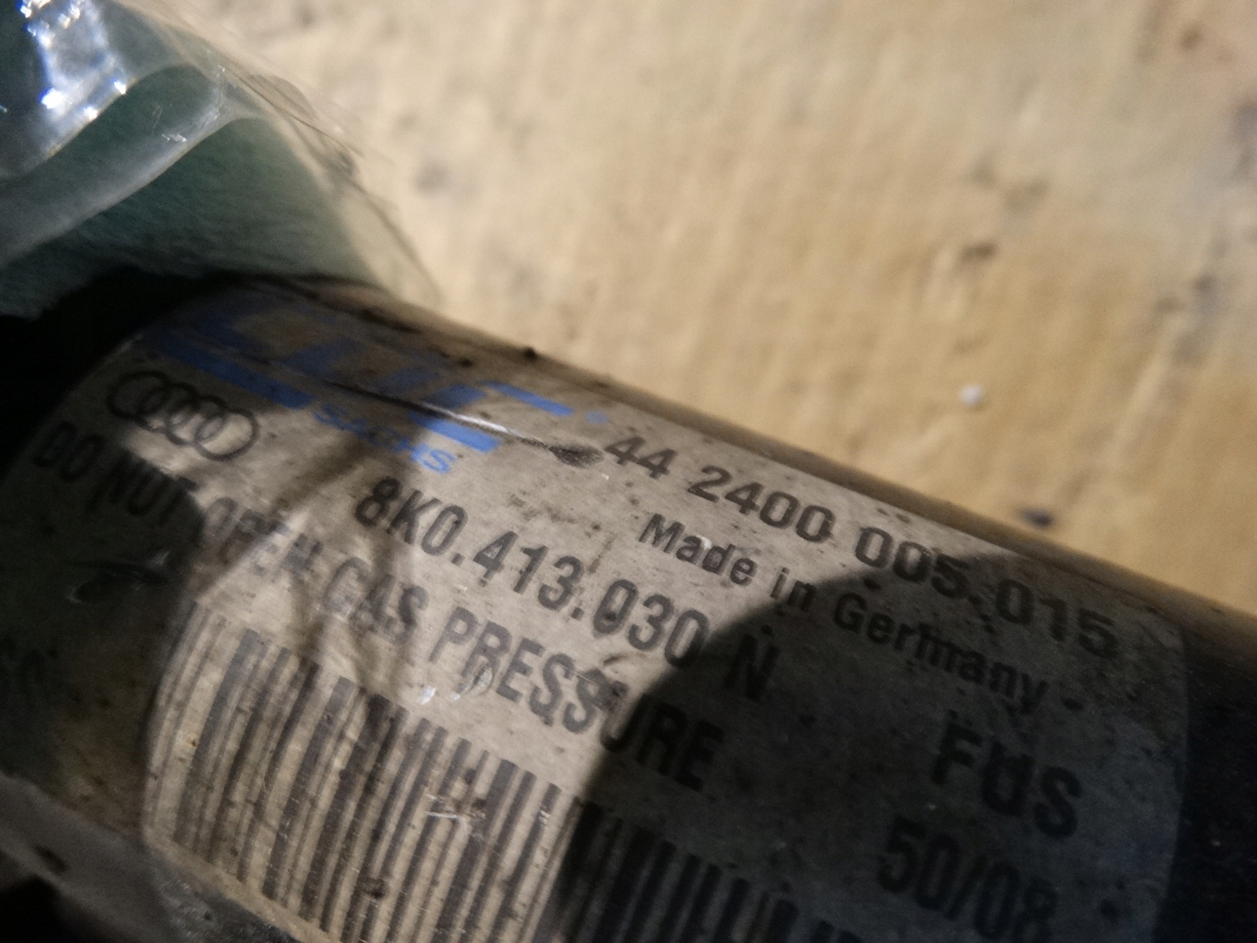 IDEALNY shock absorber front right AUDI A4 A5 1 9