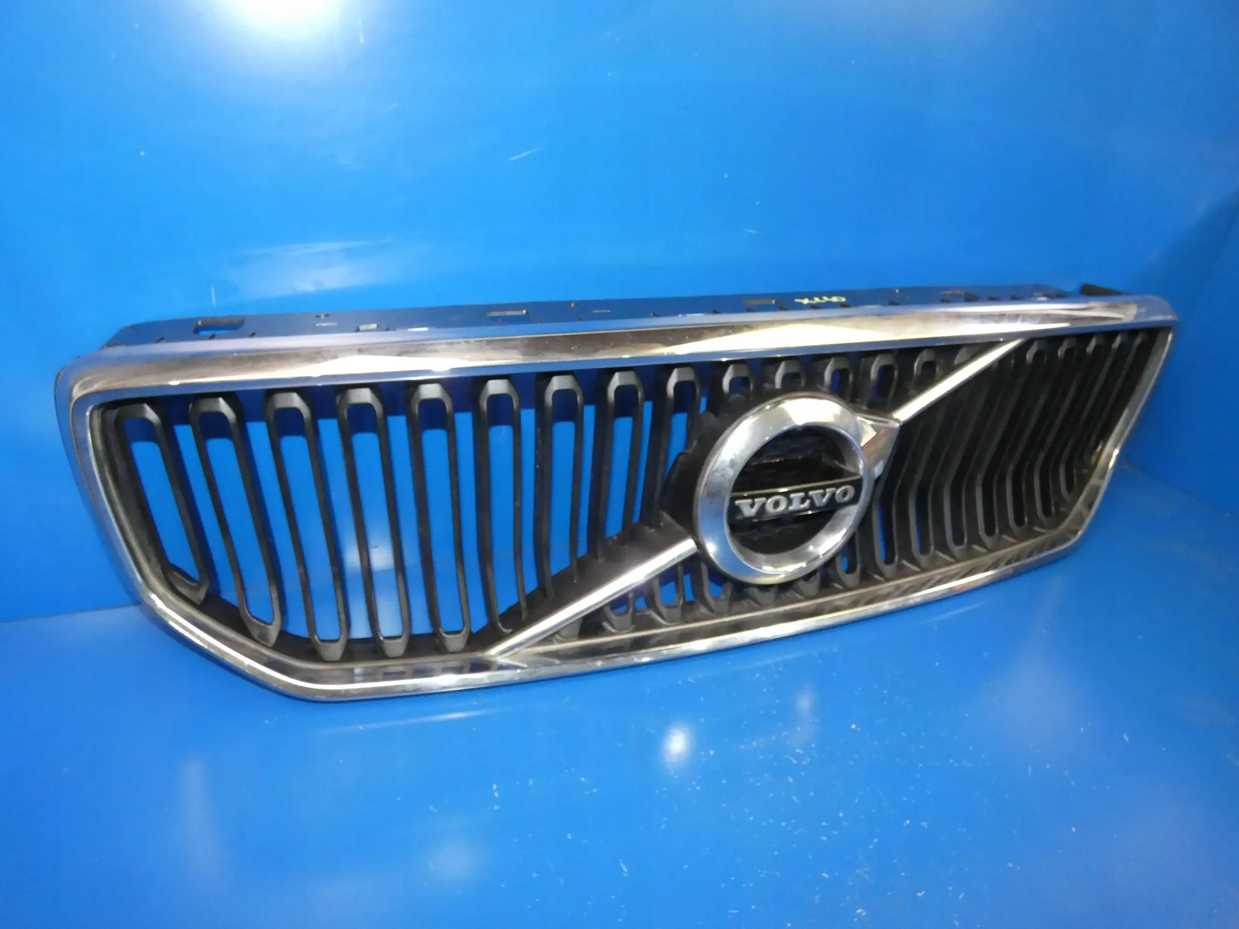 VOLVO XC40 GRILL ATRAPA ZDERZAKA CHŁODNIC Typ samochodu 4x4/SUV