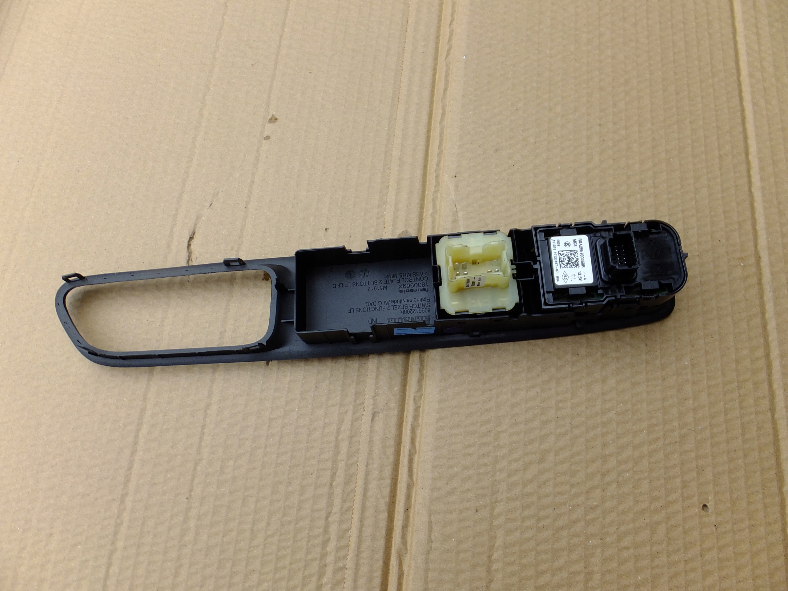 panel window control switch of mirrors renault clio IV 2016r 255700068R