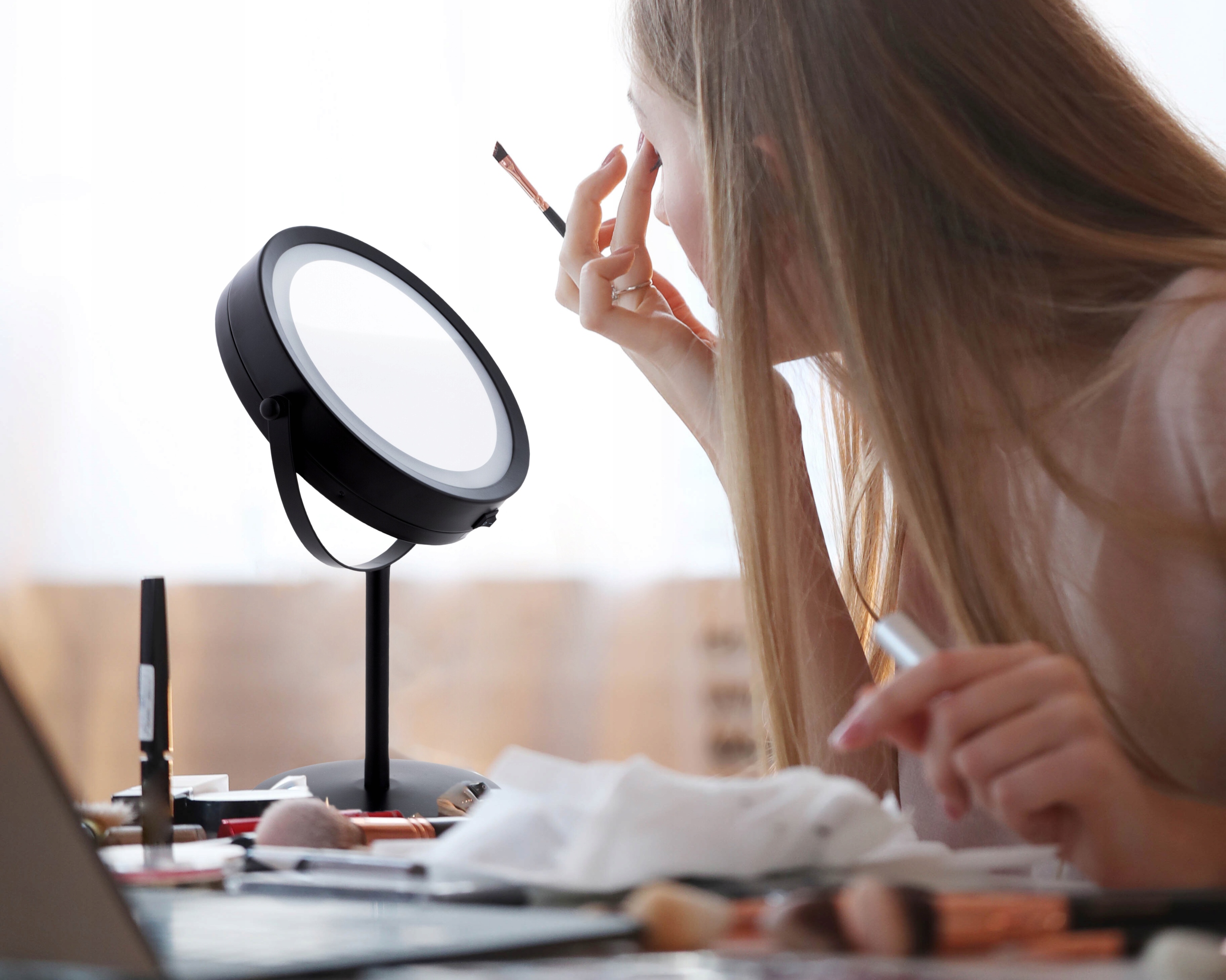 LUSTERKO KOSMETYCZNE DO MAKIJAŻU PODŚWIETLANE LED OBROTOWE DO MALOWANIA Kod producenta CH.KIMI-BLK