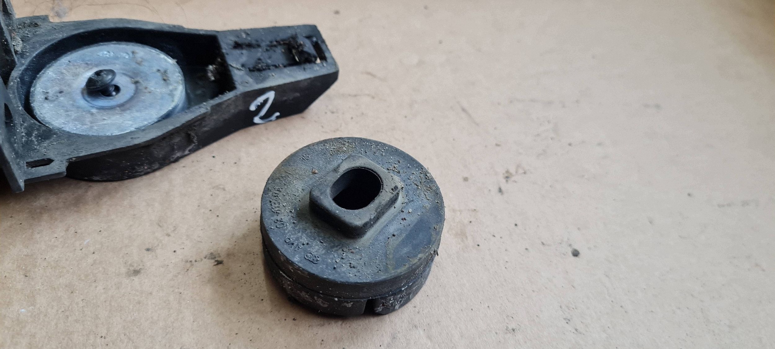 Q5 8R bracket holder hook radiator A5 8T A4 B8 8K0805201