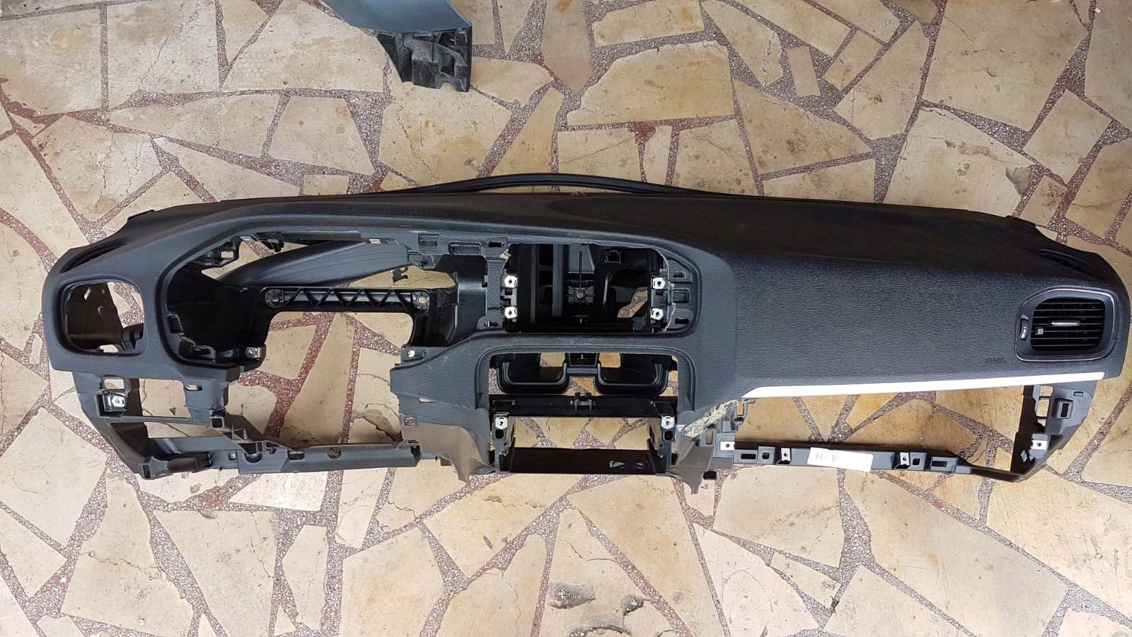 VOLVO V40 DESKA ROZDZIELCZA KONSOLA KOKPIT za 3599.00PLN z