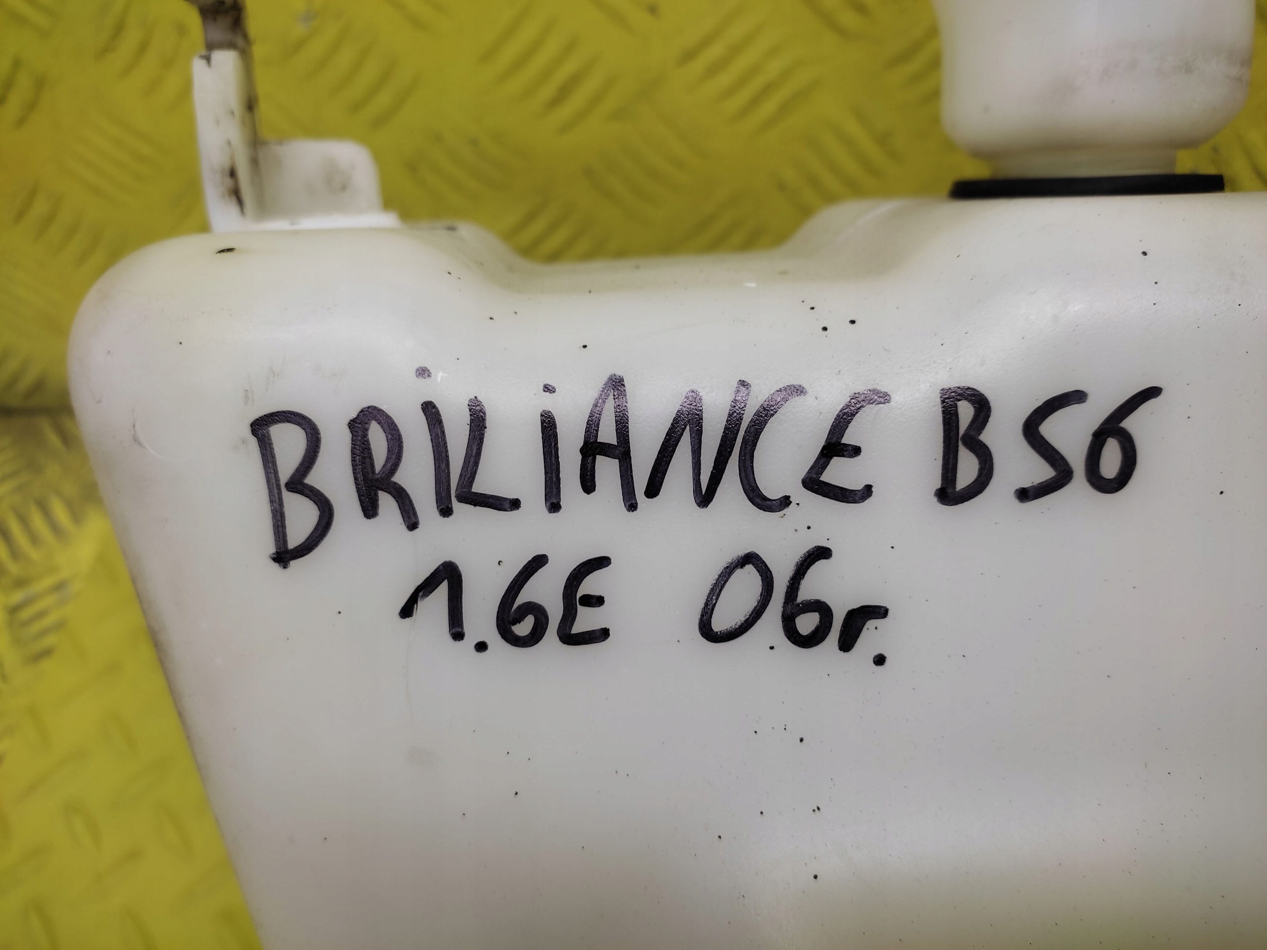 BRILLIANCE BS6 washer fluid tank 520703100