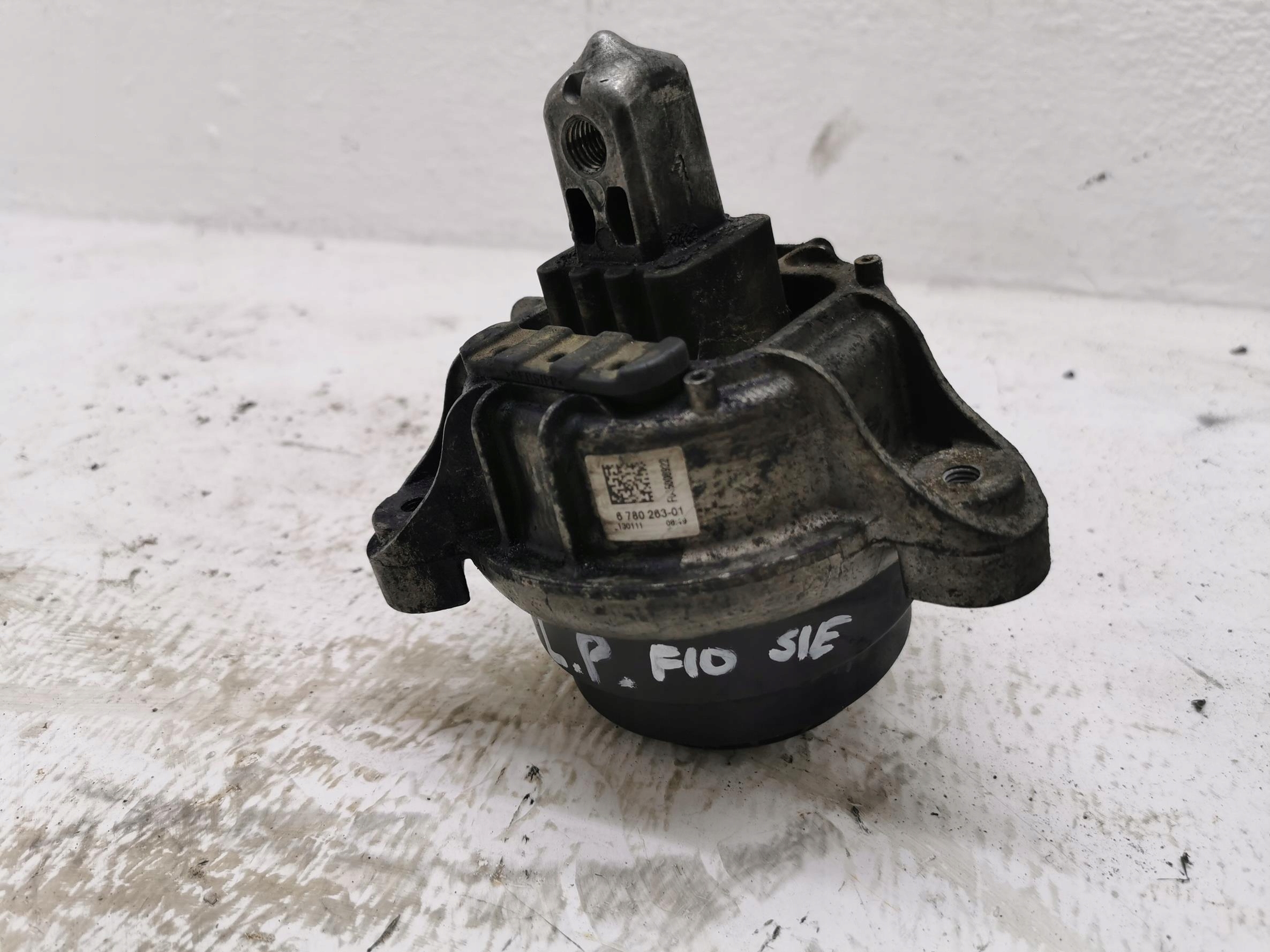 engine mount left BMW SERIA 5 F10 F11 6780263