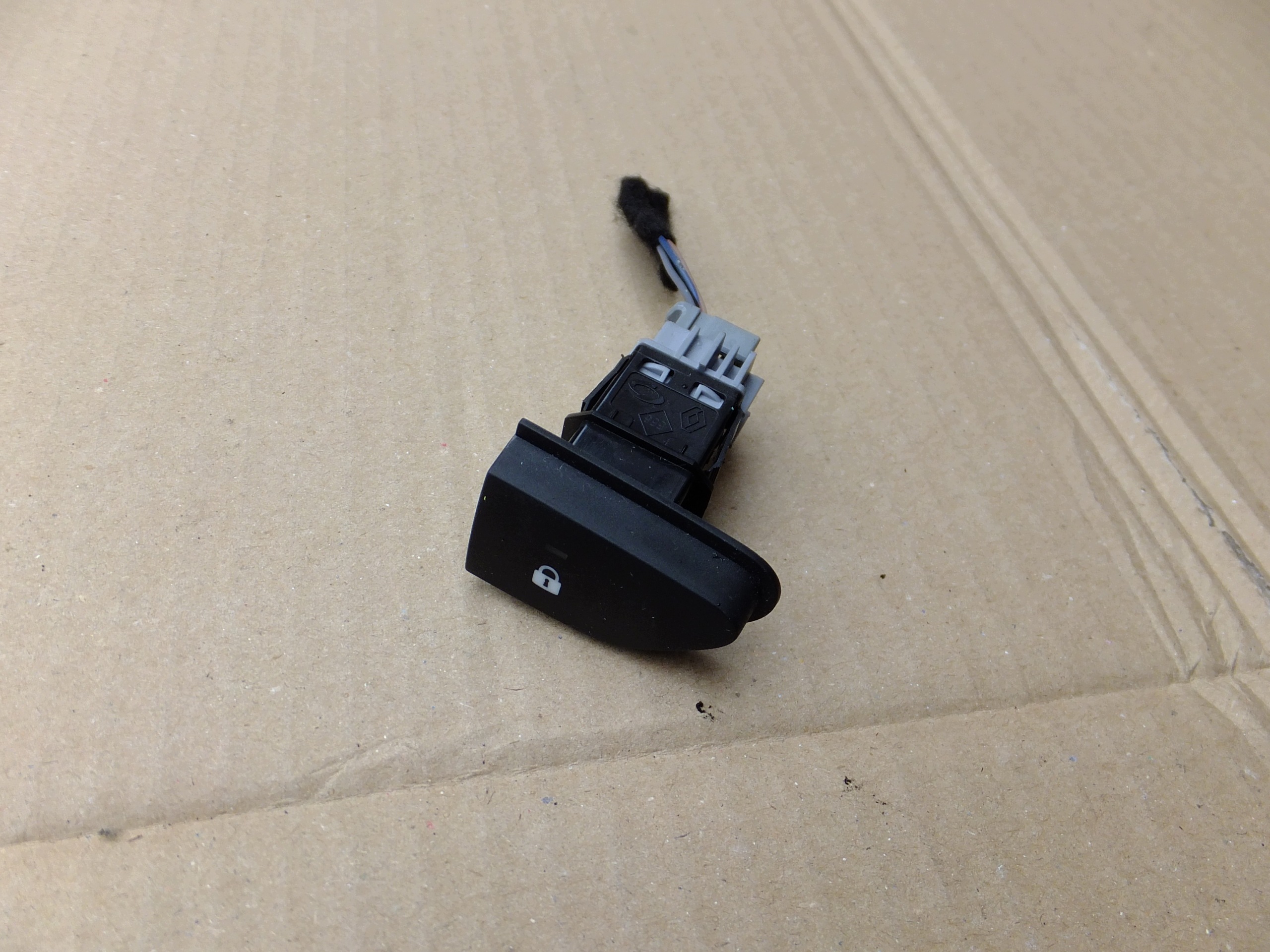 switch of a lock renault clio IV 252103678R
