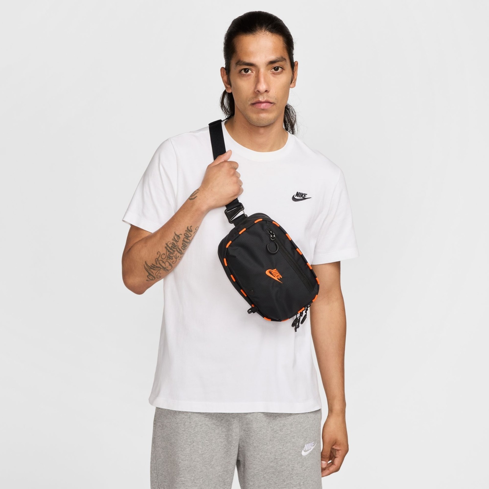 Malá taška přes rameno Nike Hayward Patrol Crossbody