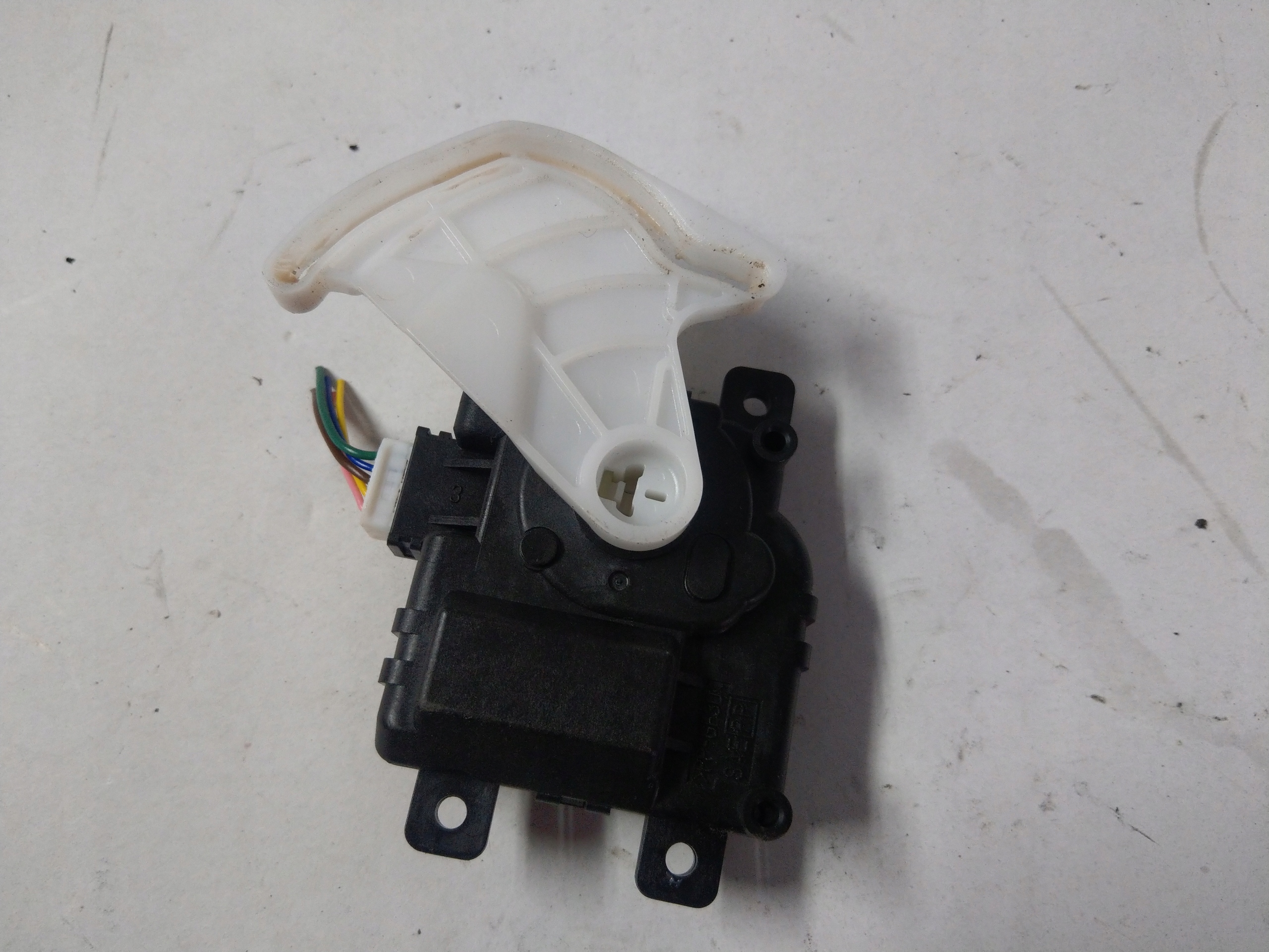 VITARA III 15- SILNICZEK NAGRZEWNICY 113800-3740 Numer katalogowy części 113800-3740