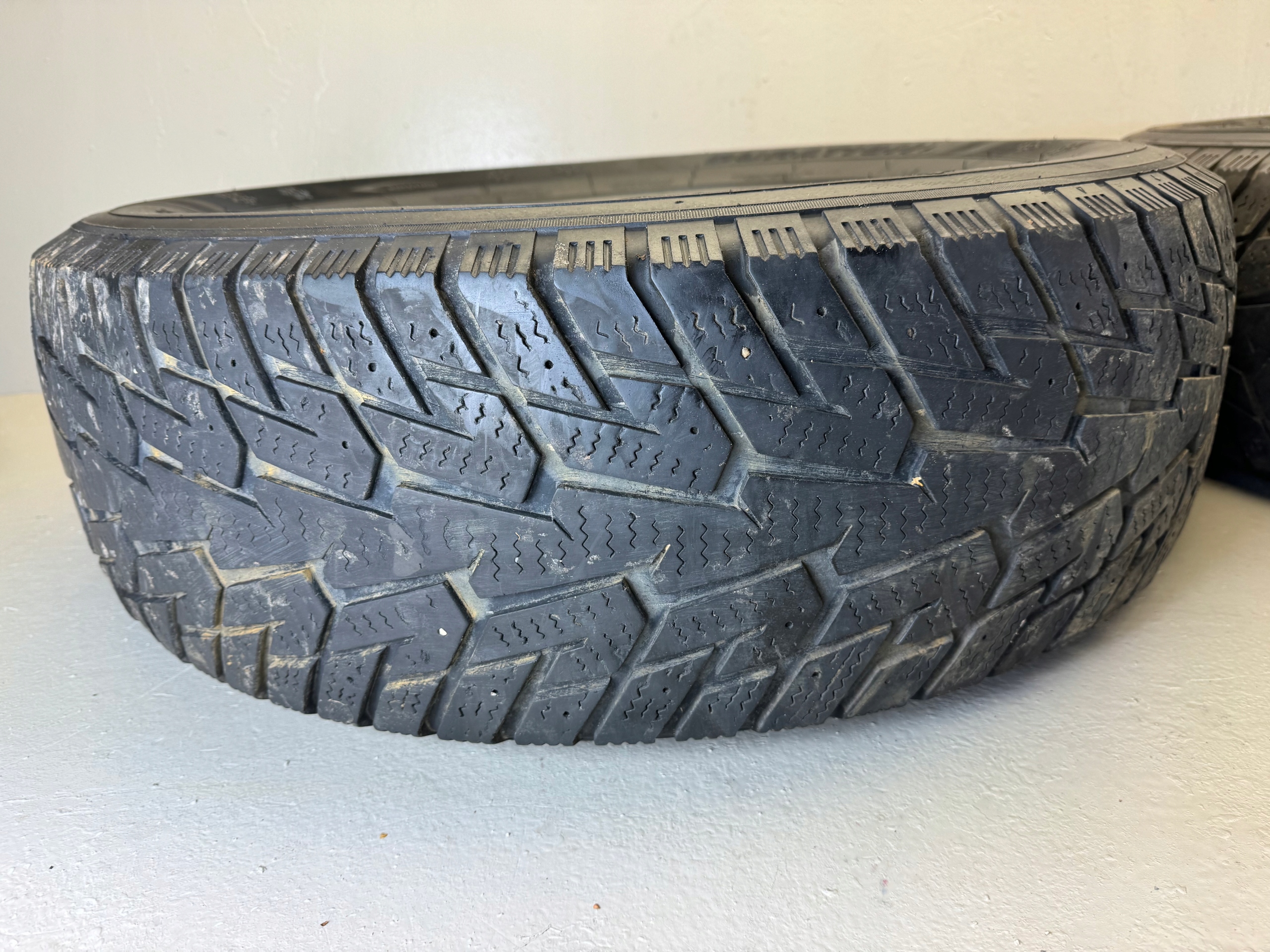 2X OPONY DURATION WINTERQUEST LT 275/70 R18 10PR M+S Średnica 18