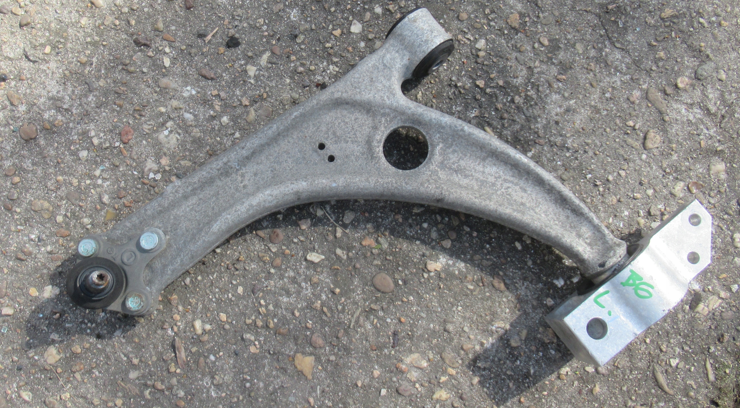 VW PASSAT B6 KOMBI 2.0 TDI 06R arm left front
