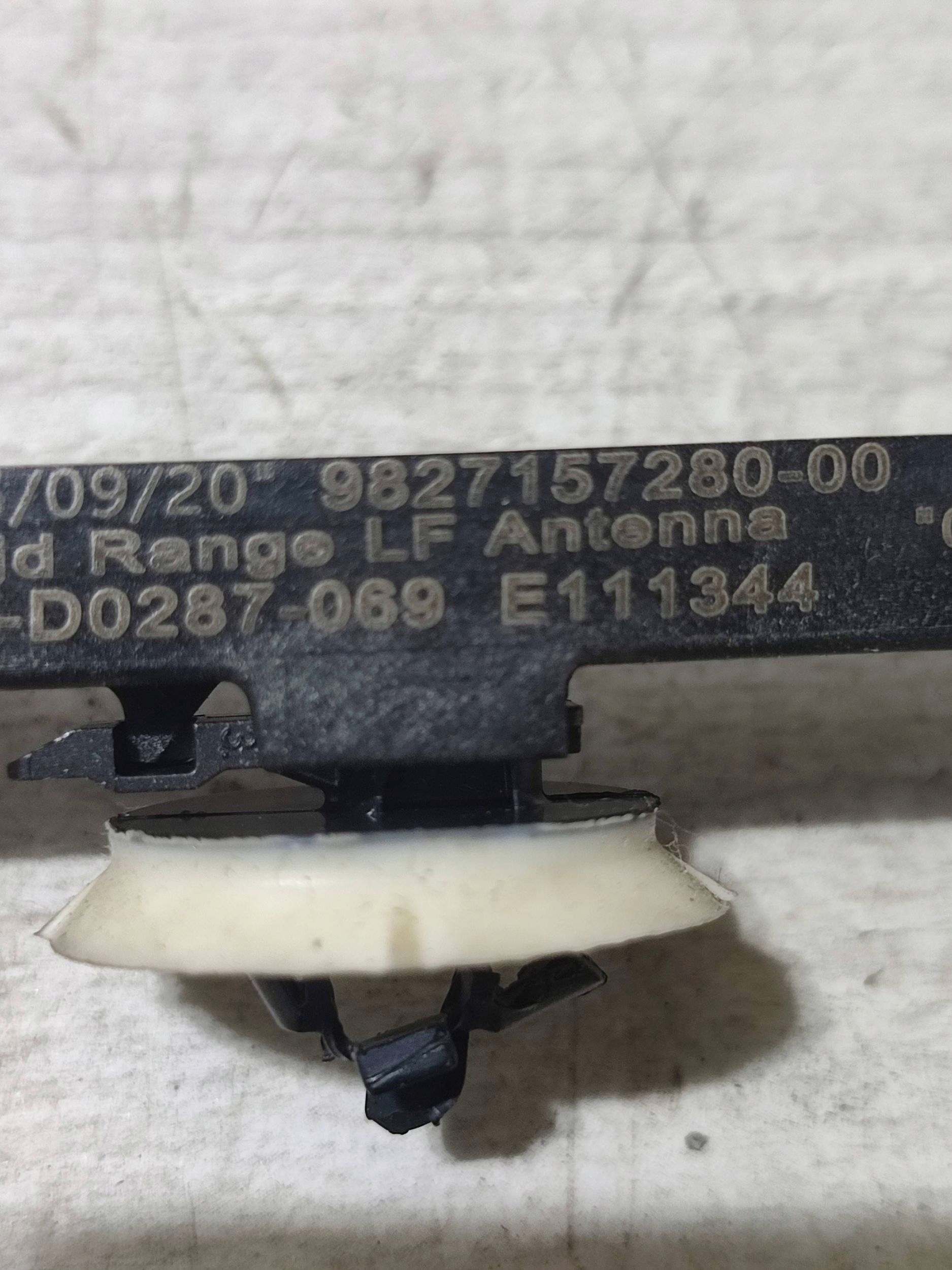 Peugeot 2008 II 2020 antenna systemu bezkluczykowego