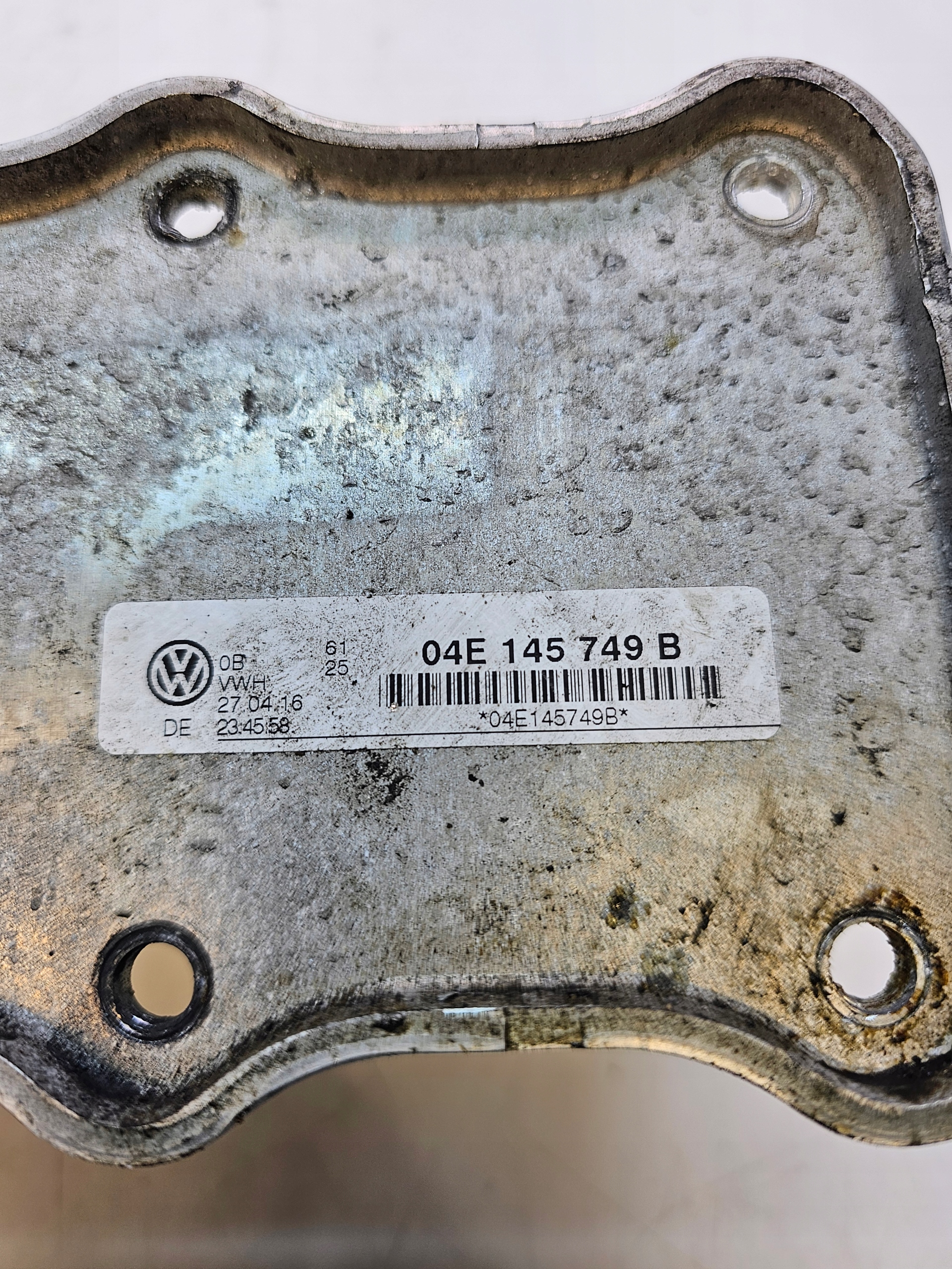 RADIATORE / RAFFREDDATORE DOLADOWANIA AUDI A3 8V VW 1.4 TFSI 04E145749B