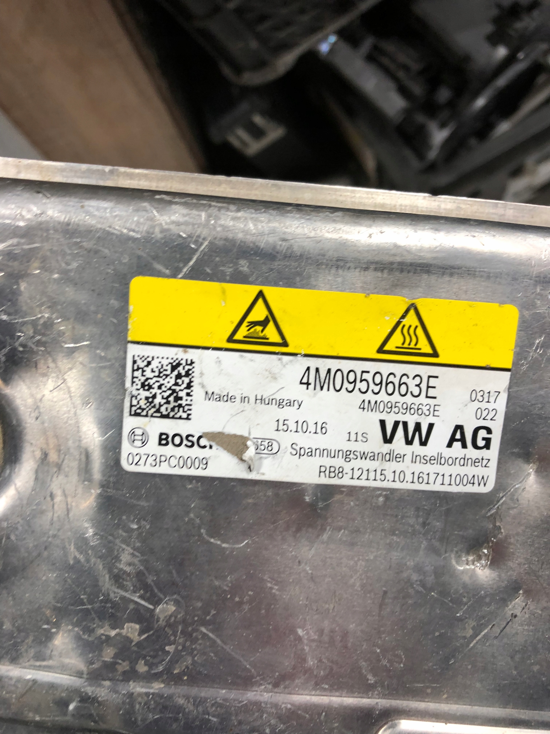 PRZETWORNICA NAPIECIA VW TOUAREG 4M0959663E Producent czesci Volkswagen OE